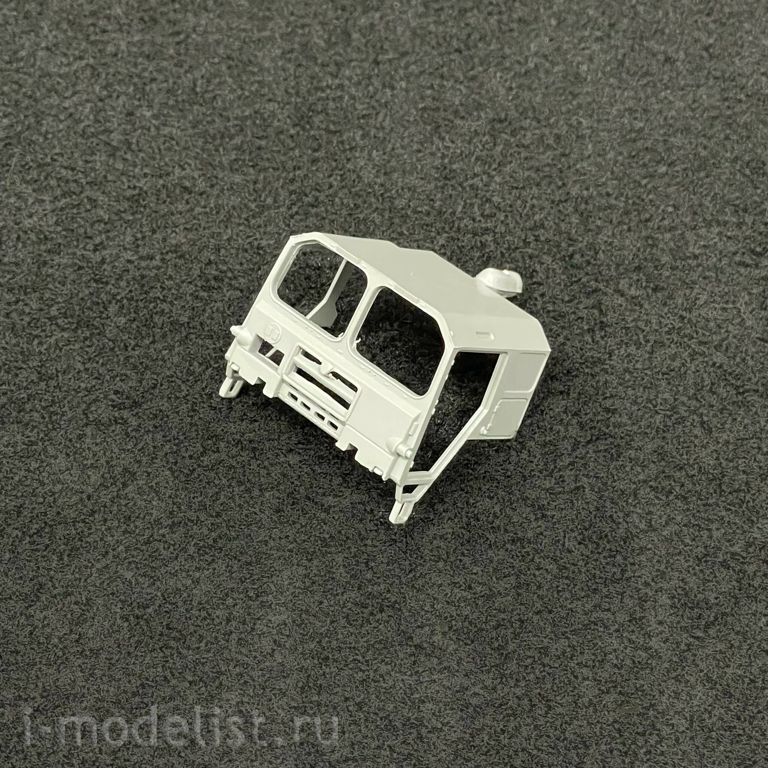UA72341 Modelcollect 1/72 German high-mobility off-road truck MAN KAT1M1014 8*8 with M870A1 semi-trailer