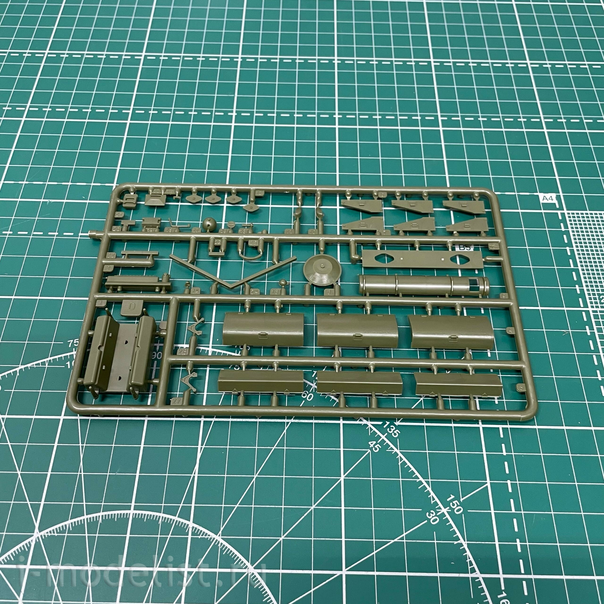 3624 Zvezda 1/35 kV-1 Tank with l-11 gun