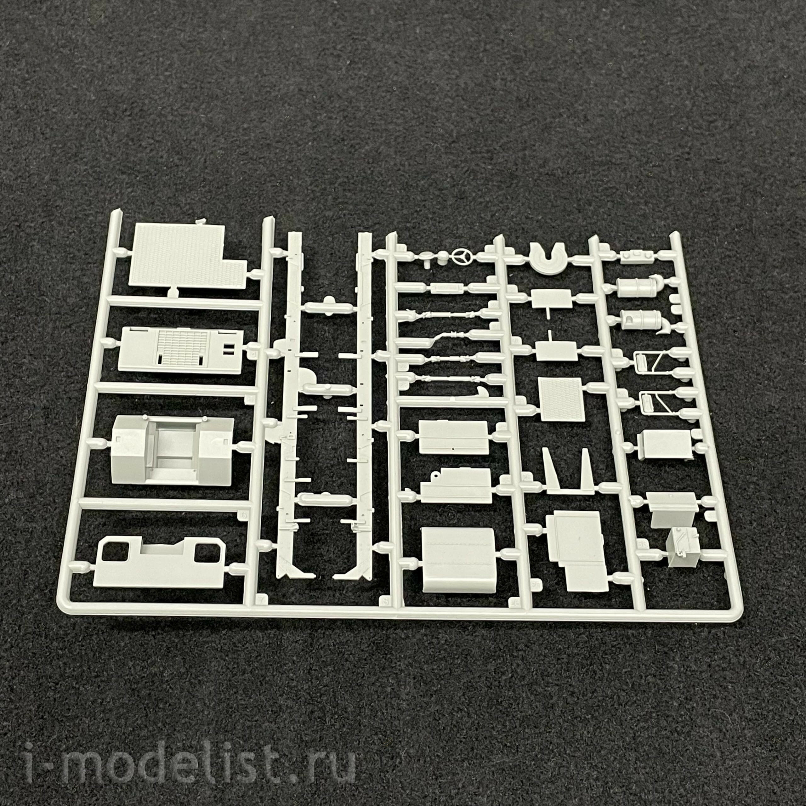 UA72343 Modelcollect 1/72 American Tractor M983A2