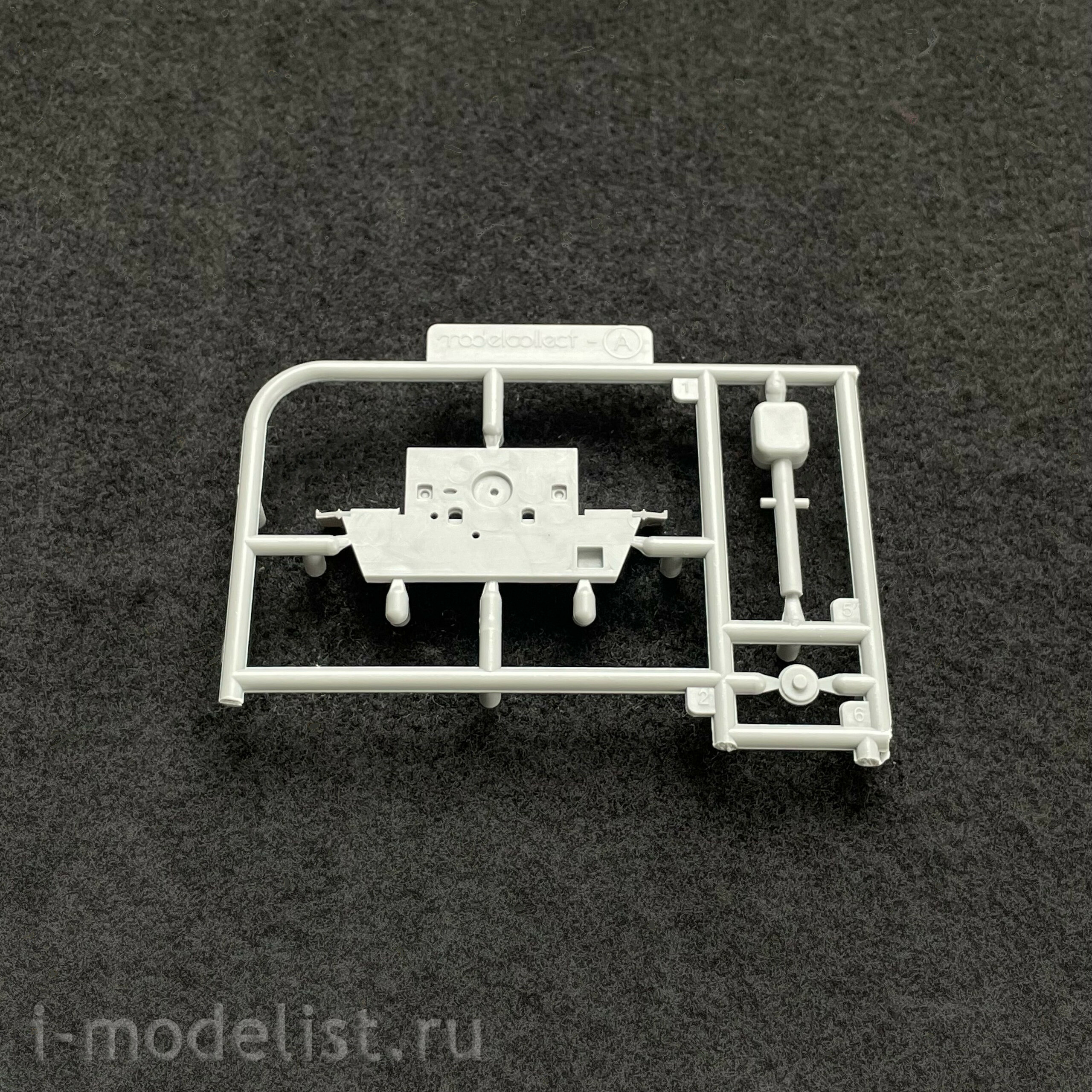 UA72031 Modelcollect 1/72 Germany Rheintochter 1 movable Missile launcher with E50 body