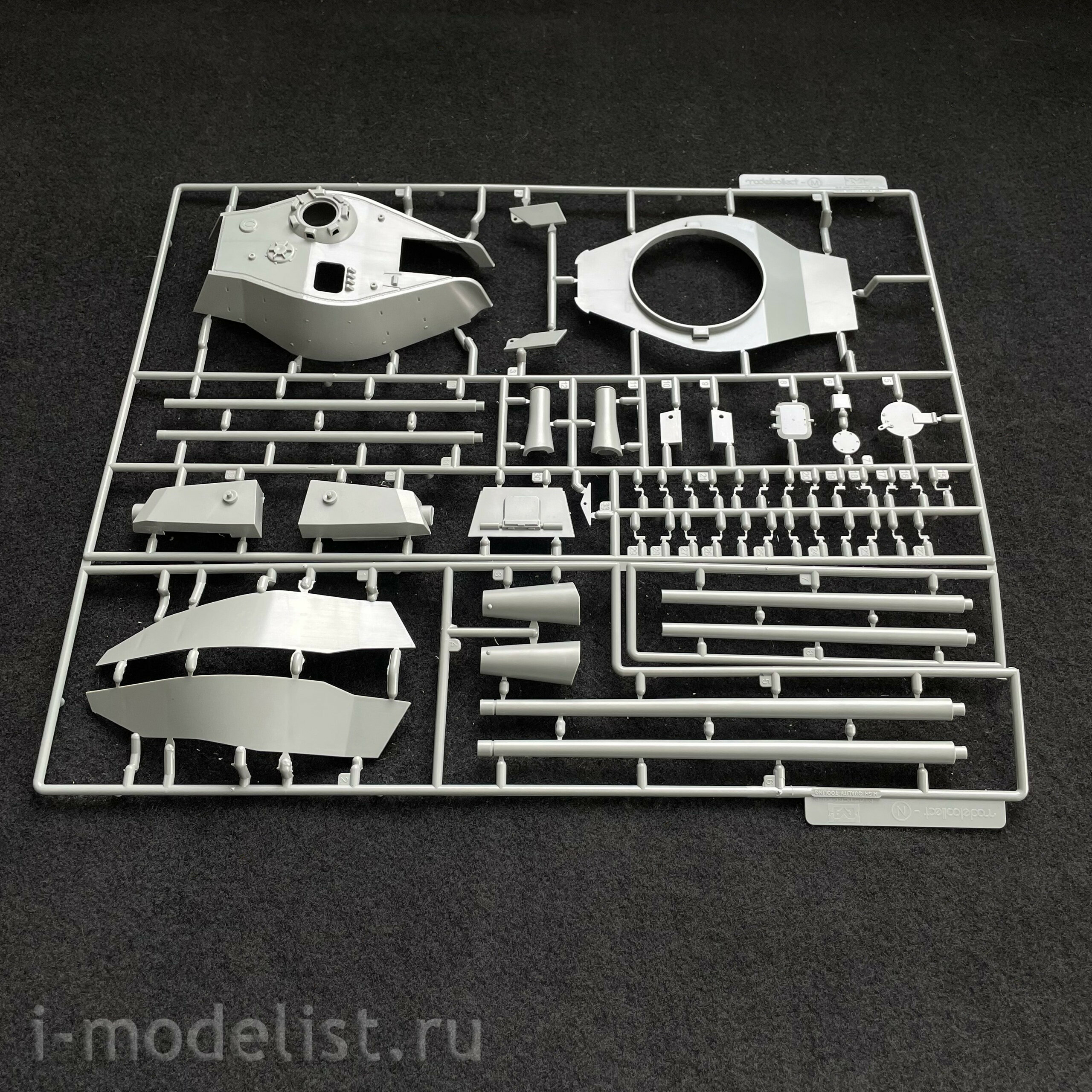 UA35010 Modelcollect 1/35 German tank E60 ausf.D - 2MV with late - type side armor