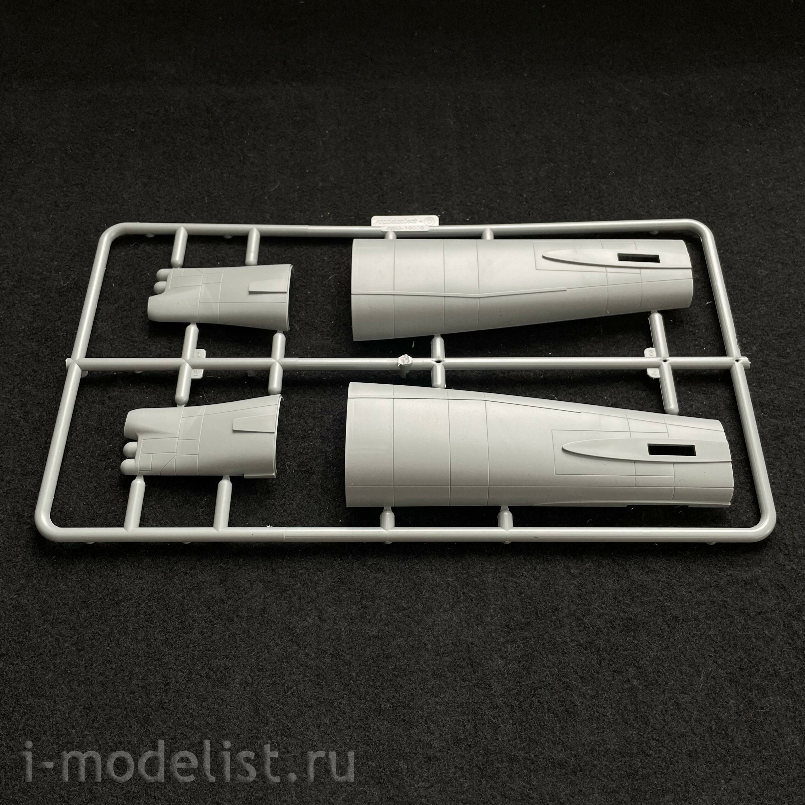 UA72208 Modelcollect 1/72 B-52H early type U. S. A. F.