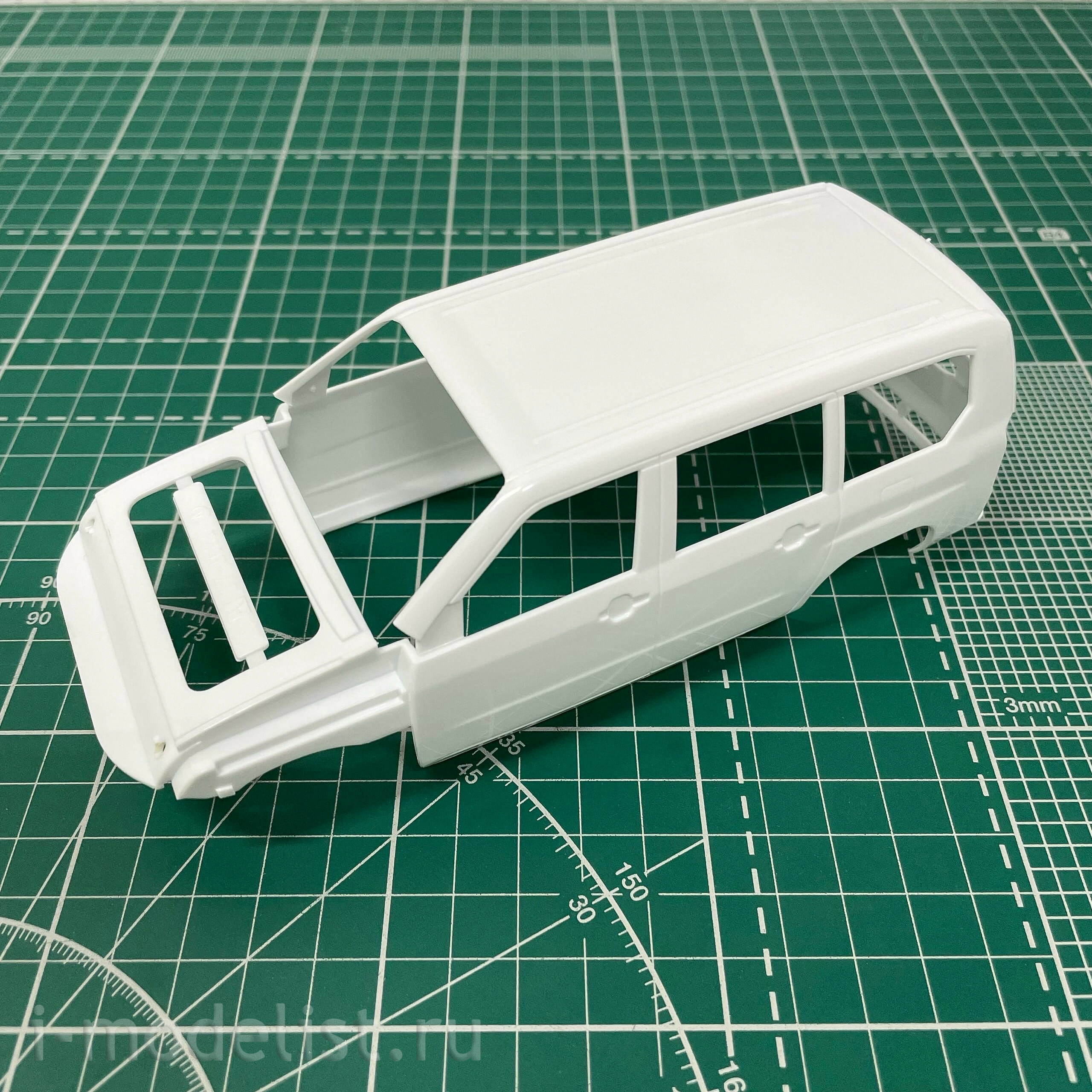 05786 Aoshima 1/24 Mazda Familia Van ' 18