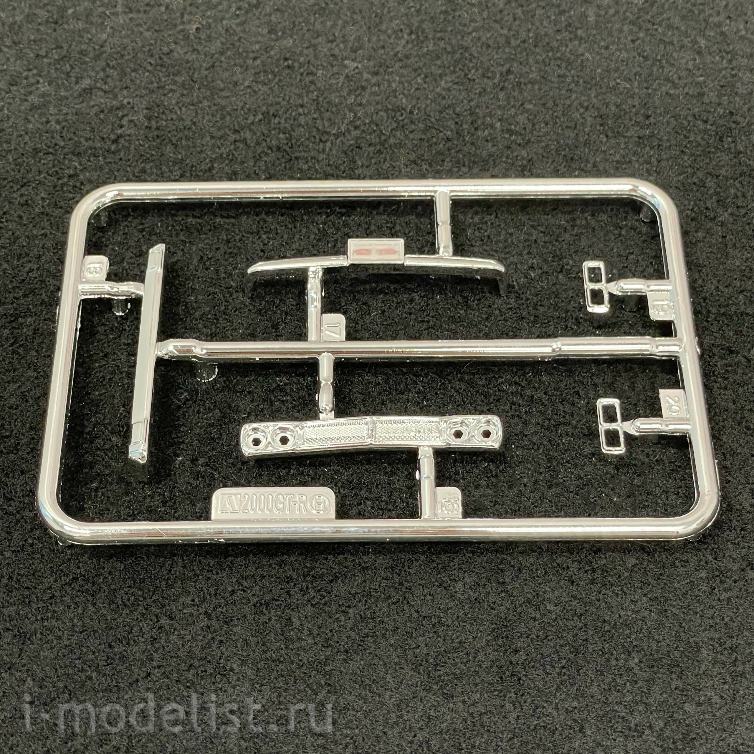 05882 Aoshima 1/32 Nissan Skyline 2000 GT-R - Silver Car