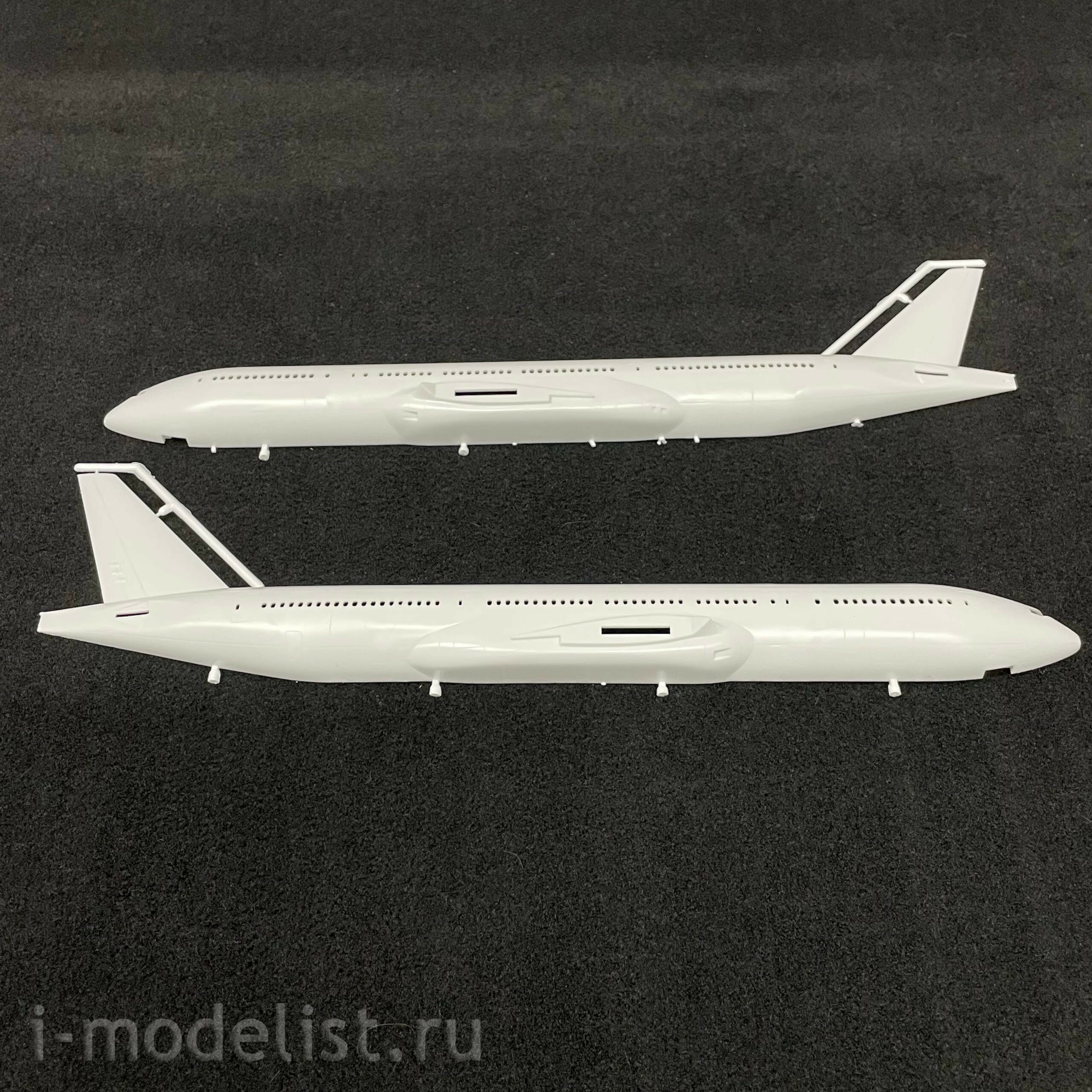 10704 Hasegawa 1/200 Aircraft B 777-200 ANA