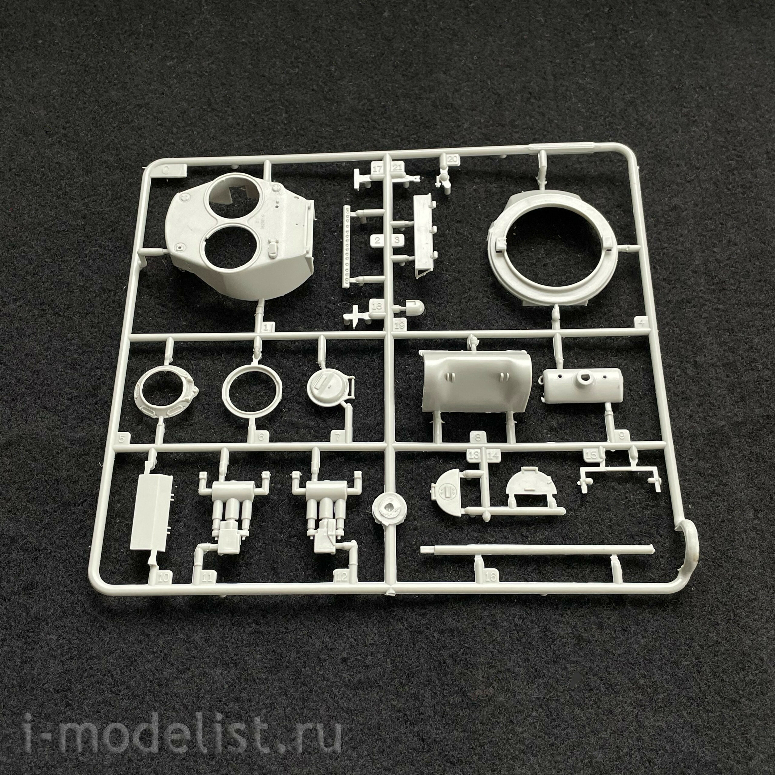 HobbyBoss 1/48 84805 U. S M4A3 76 (W) Tank
