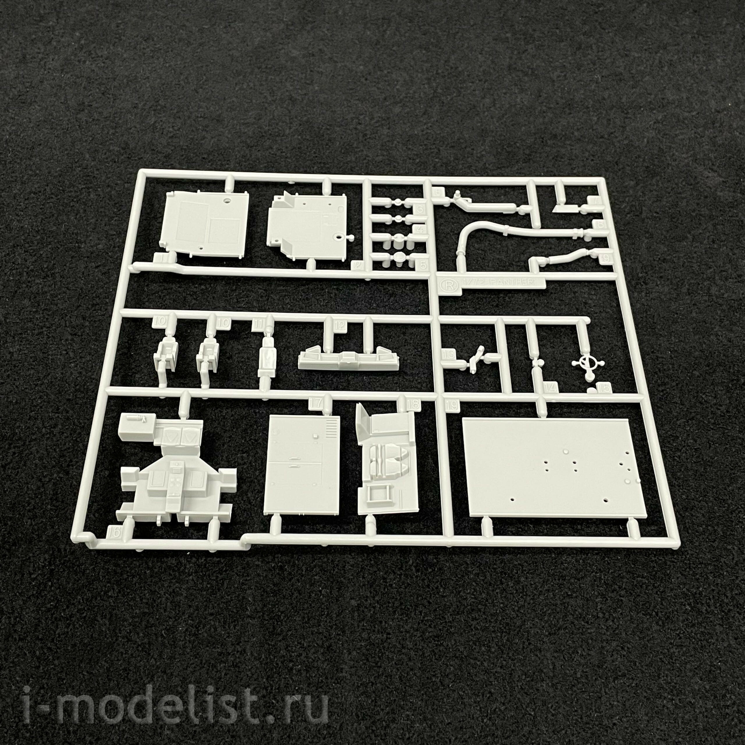 54005 Hasegawa 1/72 Rosenbauer Panther 6x6 Airfield Fire Truck