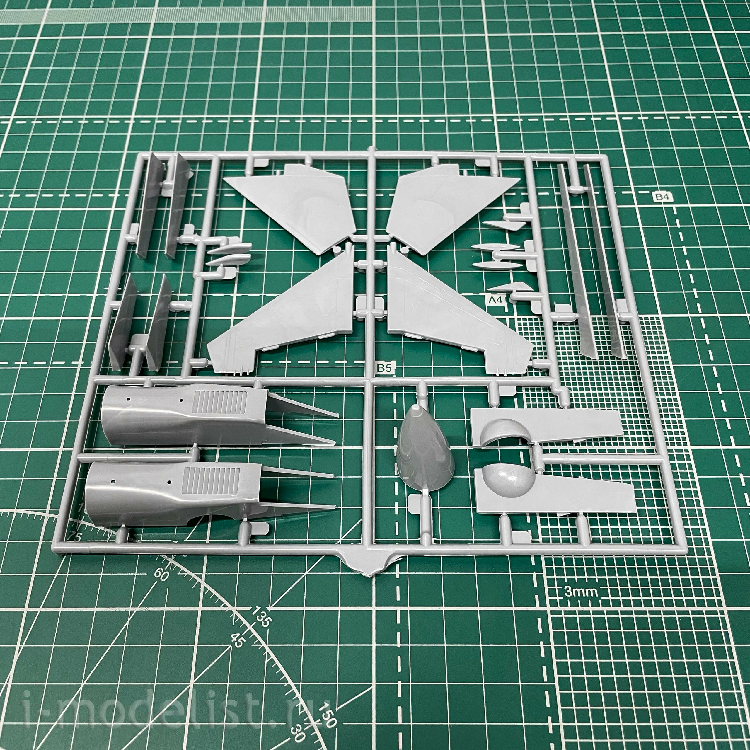 7206 Zvezda 1/72 Soviet Su-27 Air Superiority Fighter