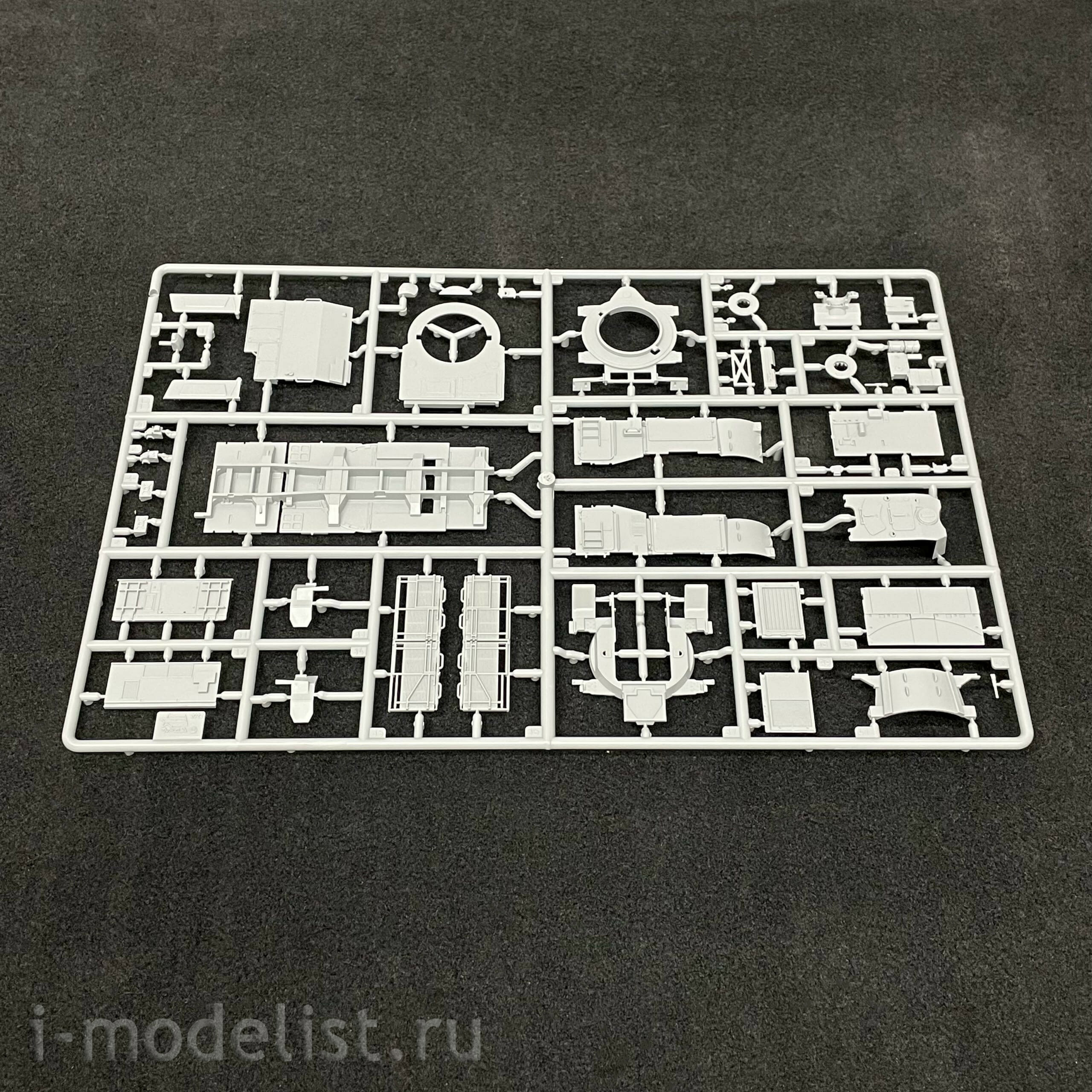 5069 Zvezda 1/72 Russian self-propelled anti-aircraft missile and cannon complex 