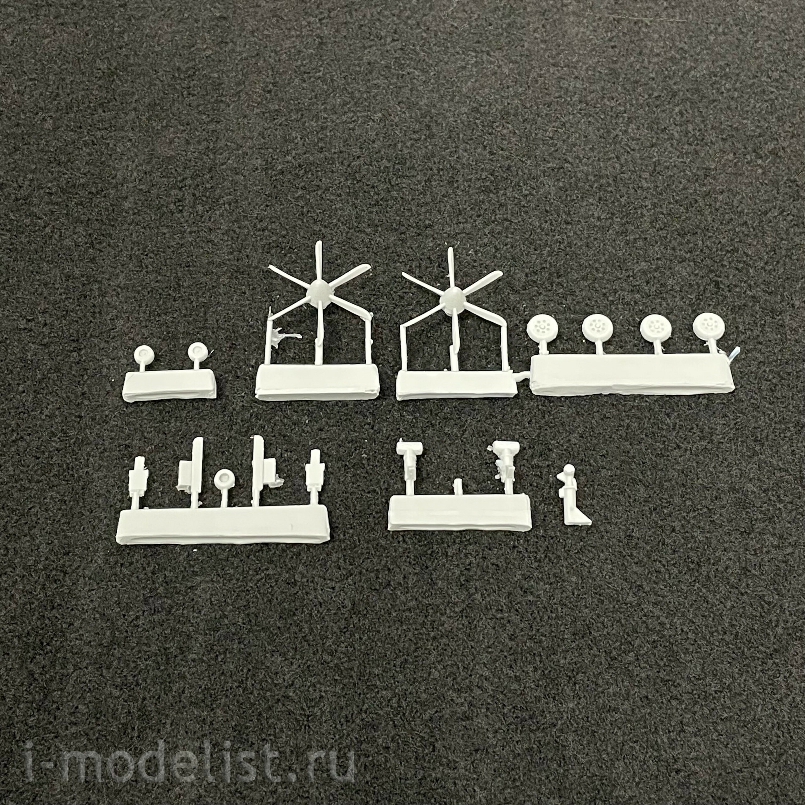144PM2000 PasModels 1/144 Assembled model of the SAAB 2000 aircraft
