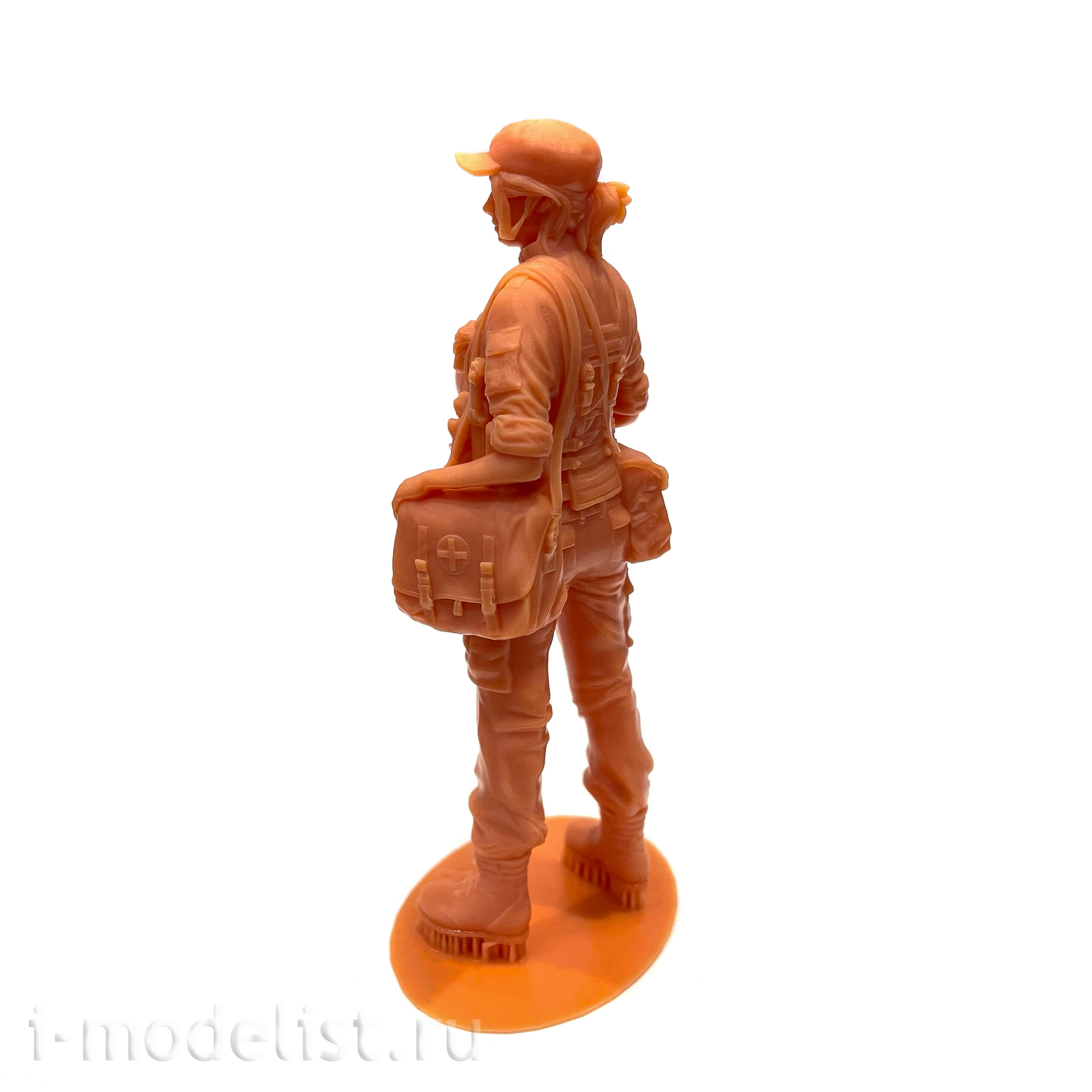 DVC35023 DVC 1/35 Medic of the Russian troops