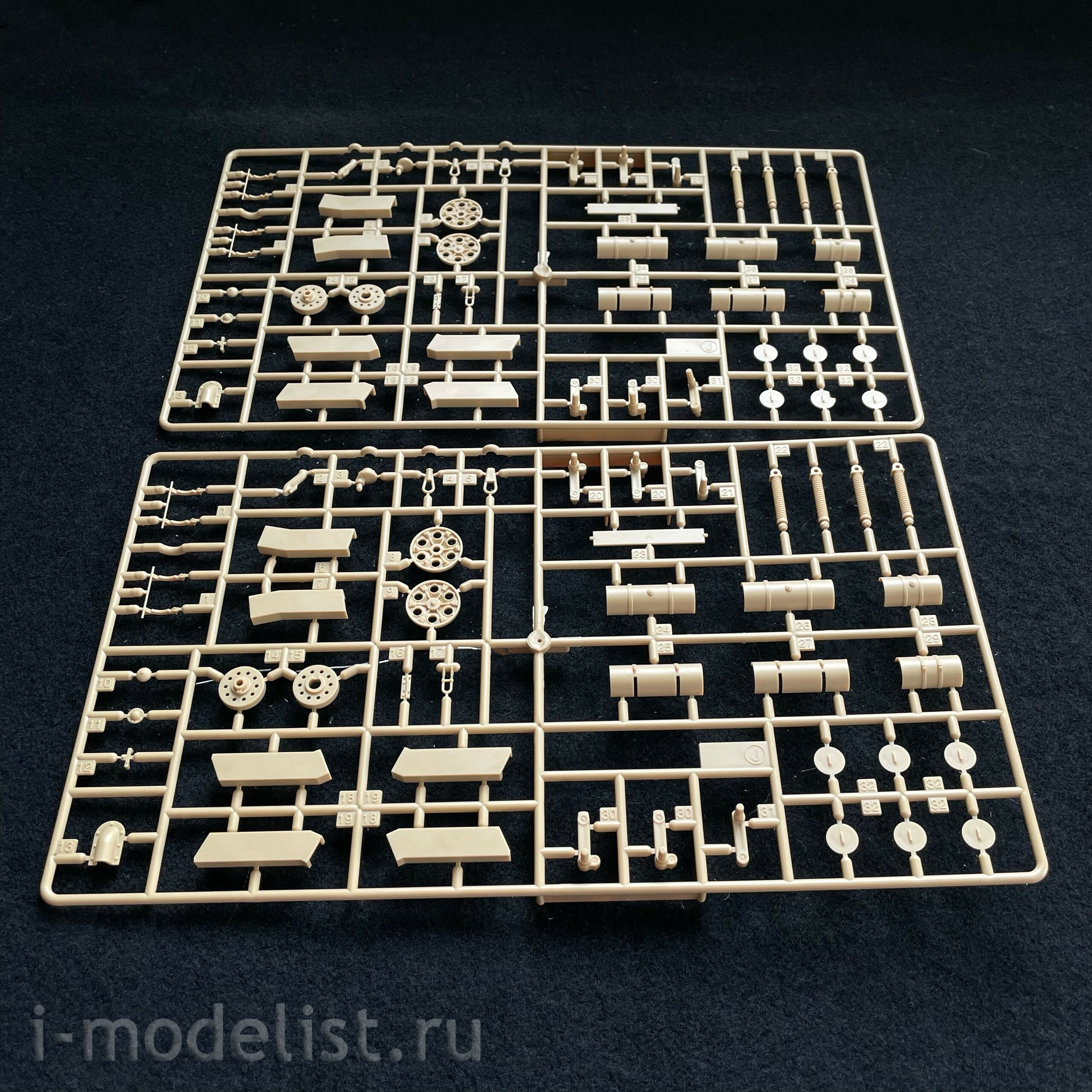 13502 Academy 1/35 Tank German 34/76 747(r) 