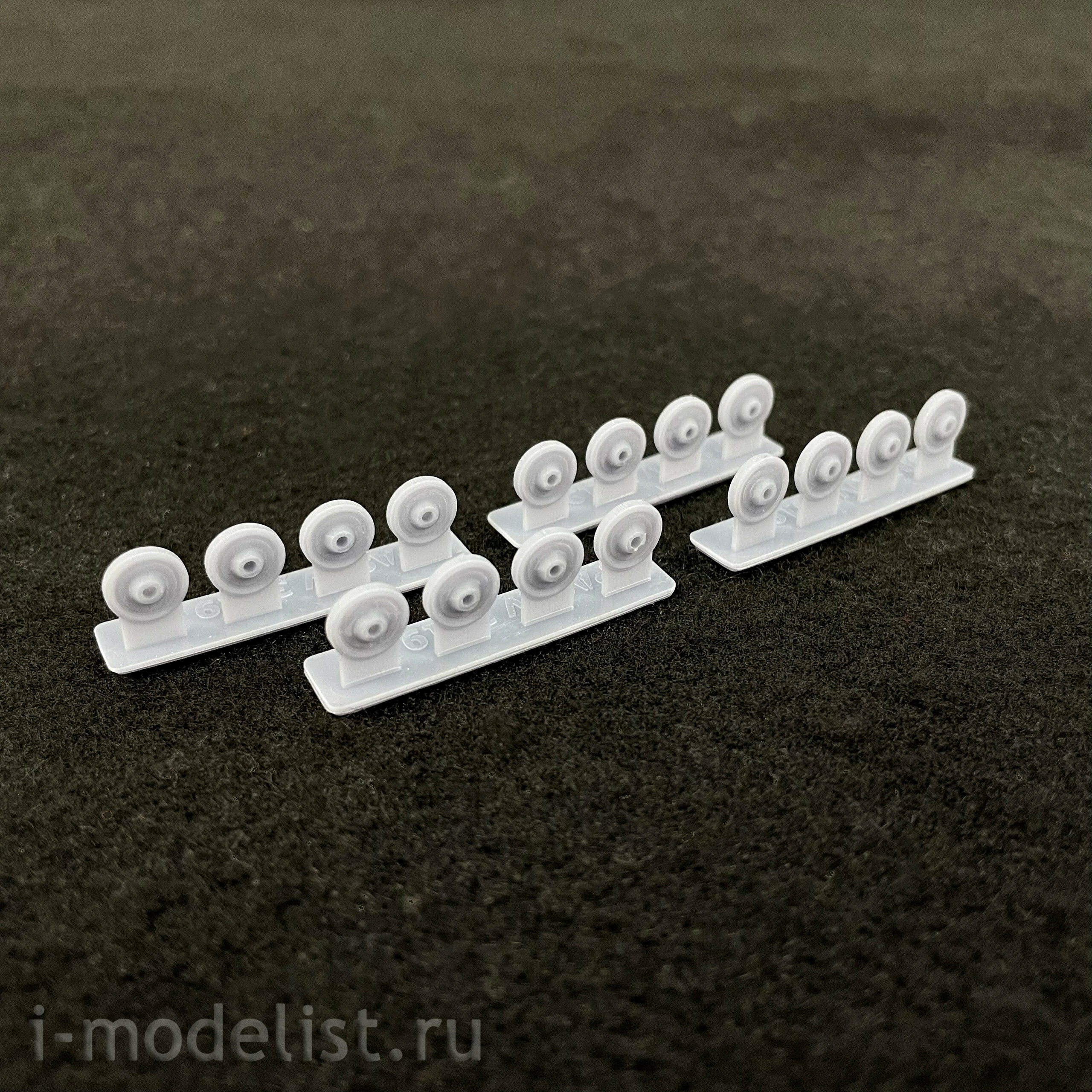 3519 SpAsov 1/35 T-26 support rollers (early type)