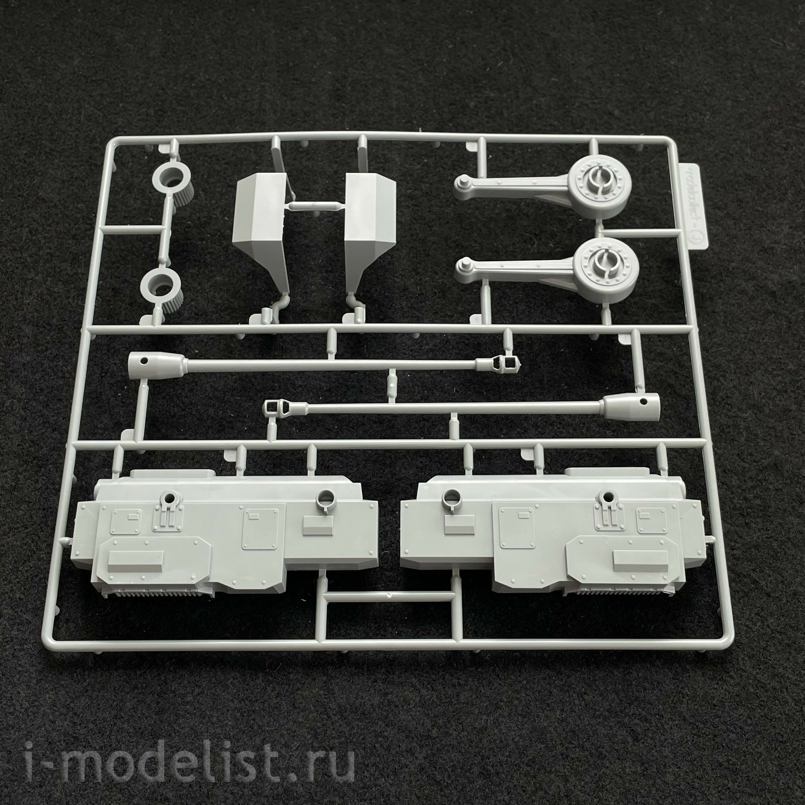 UA35043 Modelcollect 1/35 