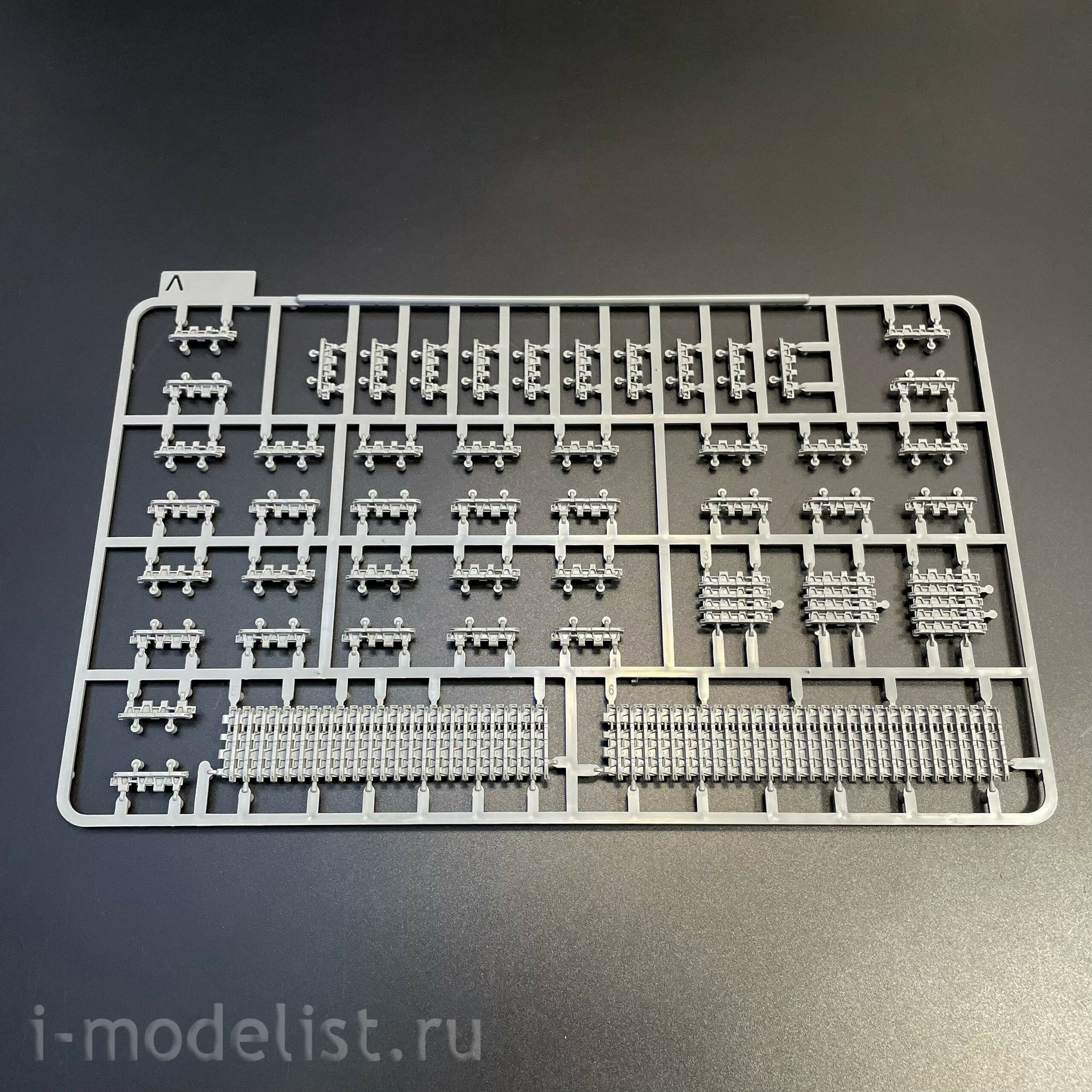 2196 Takom 1/35 Notмецкий тяжёлый танк Sd.Kfz.181 Pz.Kpfw.VI Ausf.E - Tiger I ранний