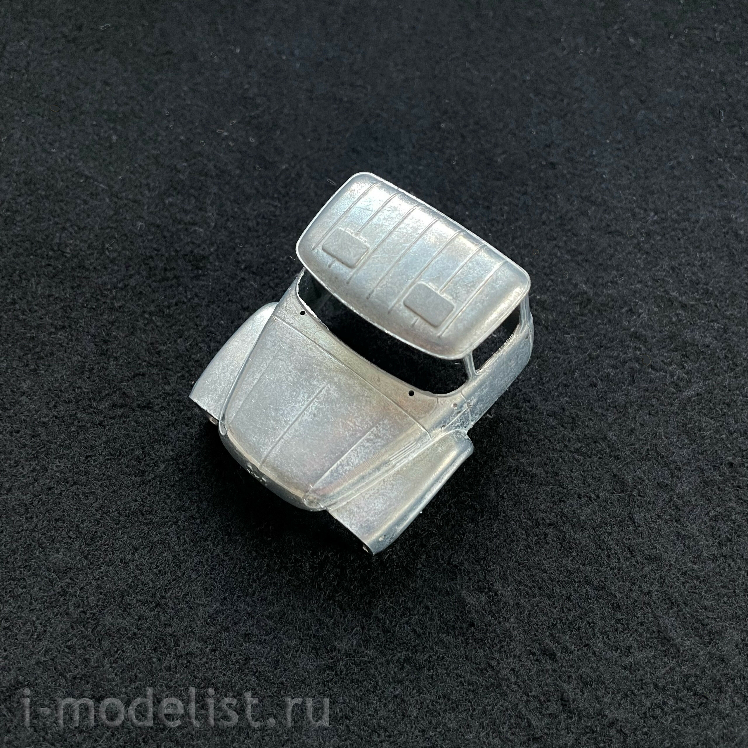 7073AVD AVD Models 1/43 130V1 Car with 885 semi-trailer