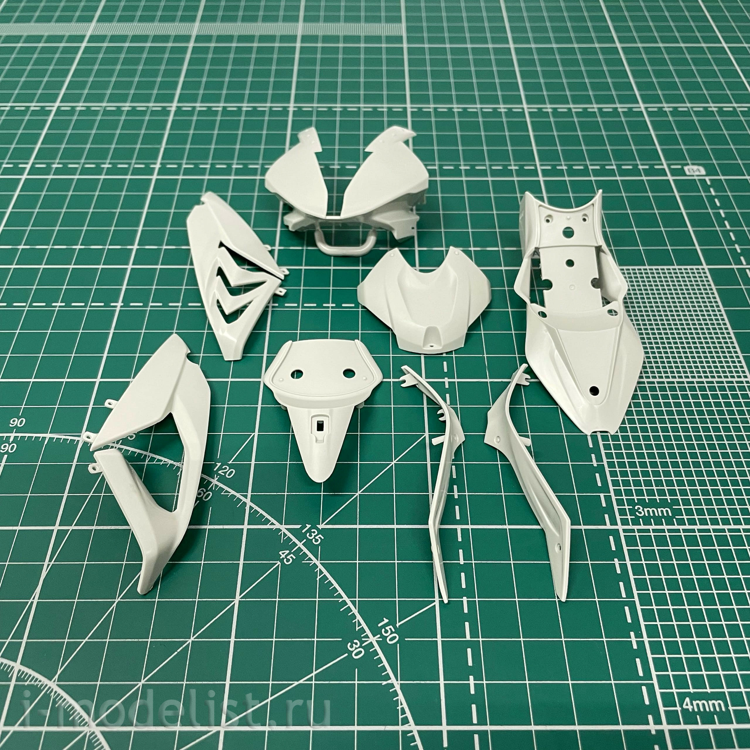 MT-004 Meng 1/9 BMW HP4 Race Motorcycle