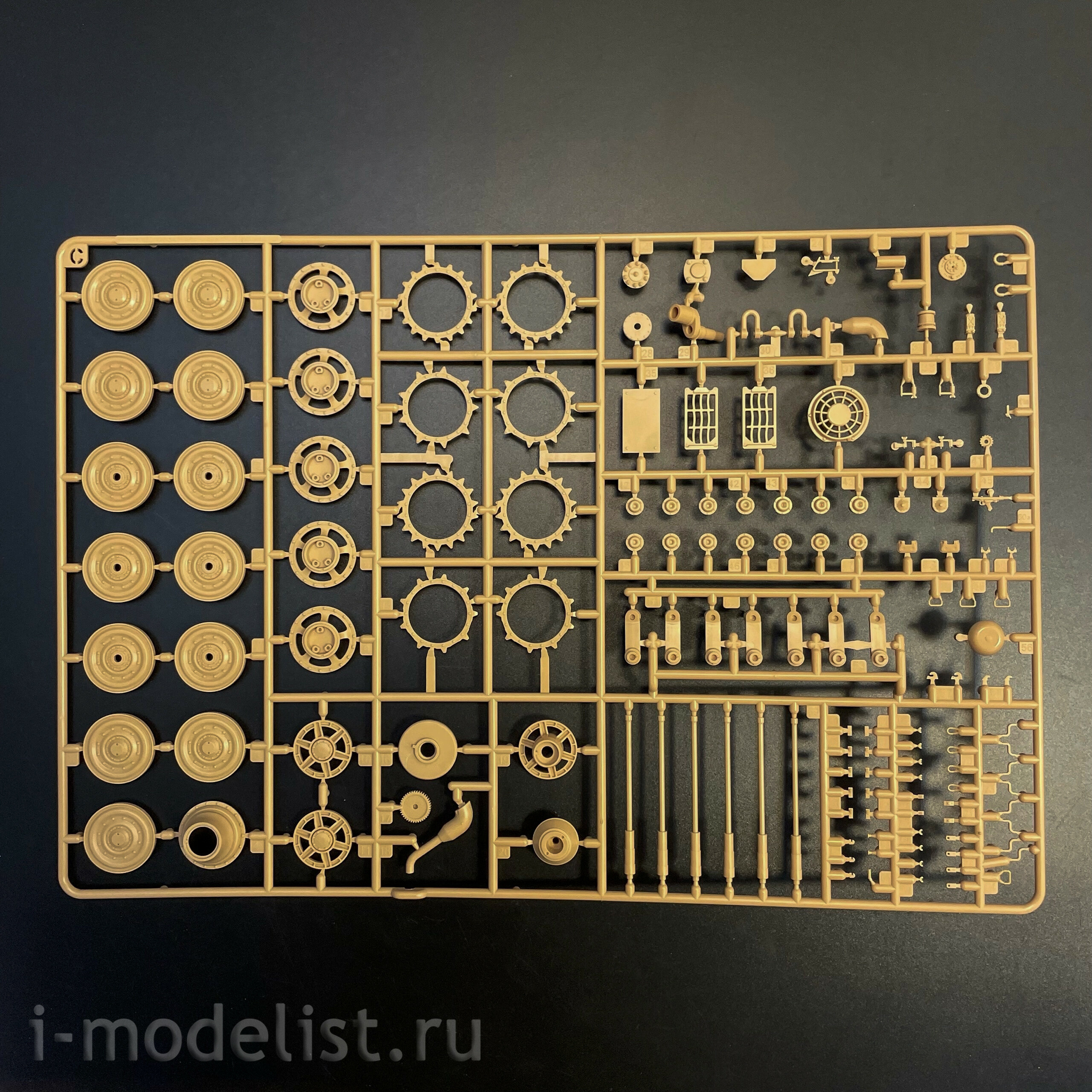 RM-5138 Rye Field Model 1/35 Notмецкий танк Sd.Kfz. 182 Pz.Kpfw.VI Ausf.B King Tiger Арденны 1944 (Upgrade-версия)