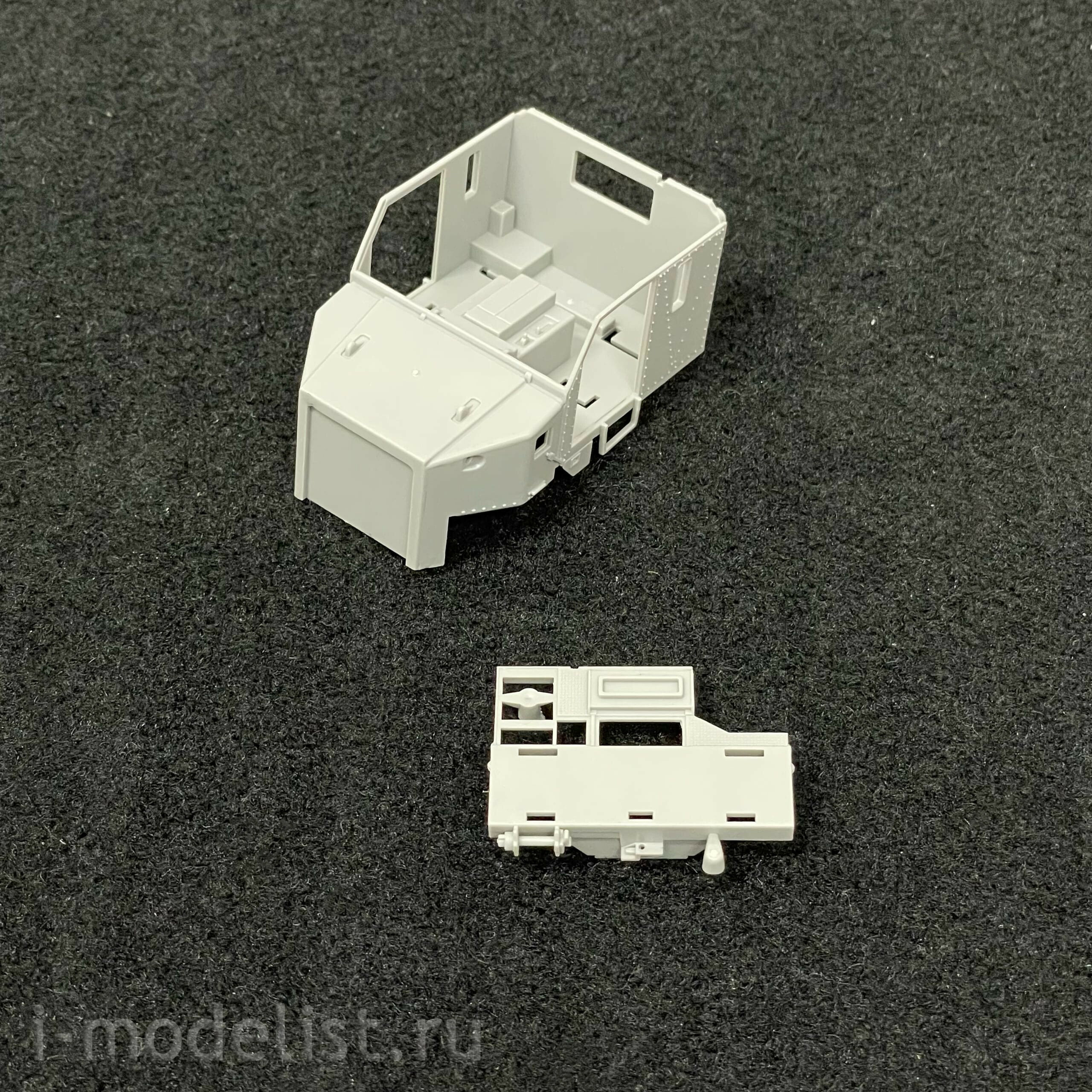 72C02 Sabre Model 1/72 M1070 TRUCK TRACTOR & M1000 HET Semi-trailer