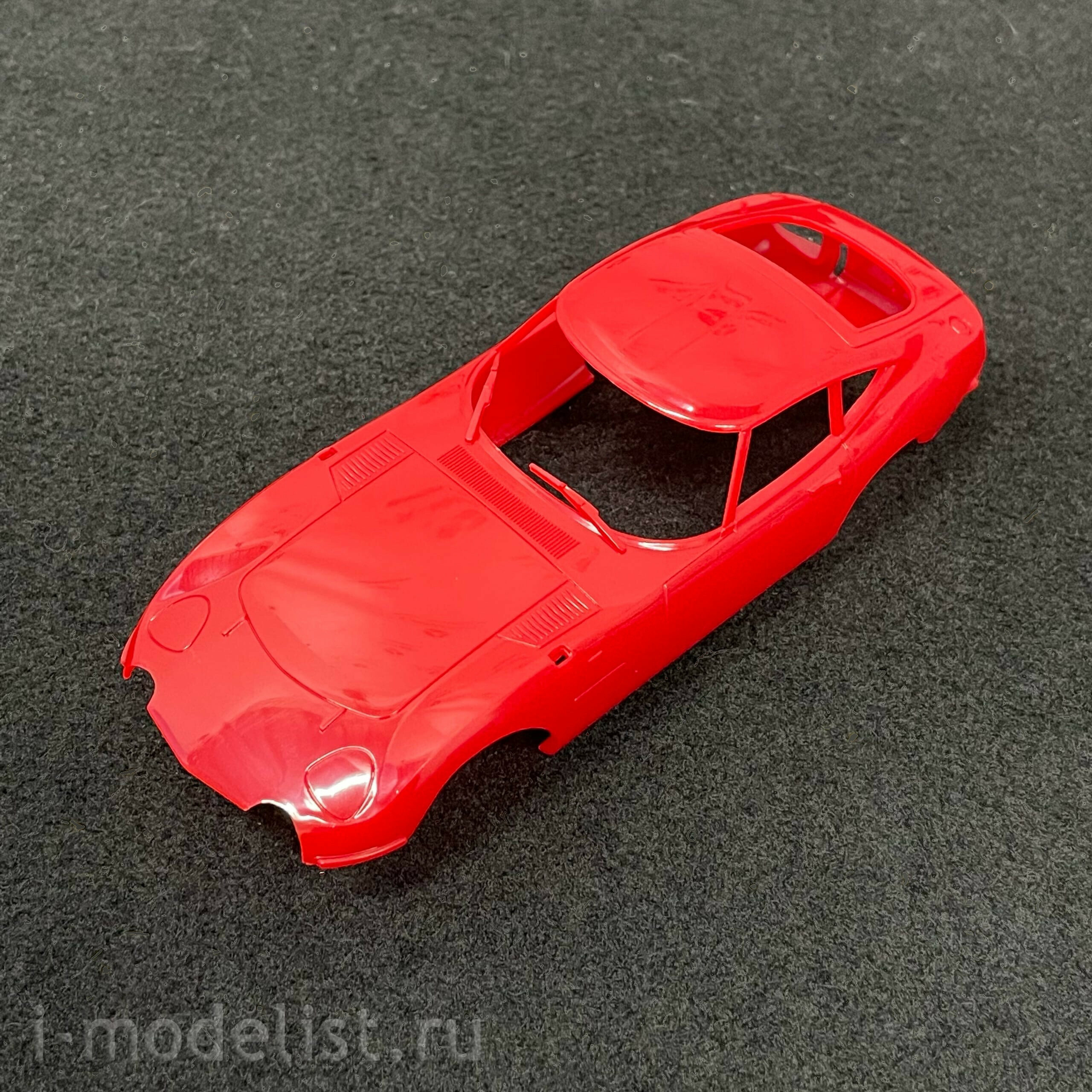 05628 Aoshima 1/32 Toyota 2000GT Car - Solar Red