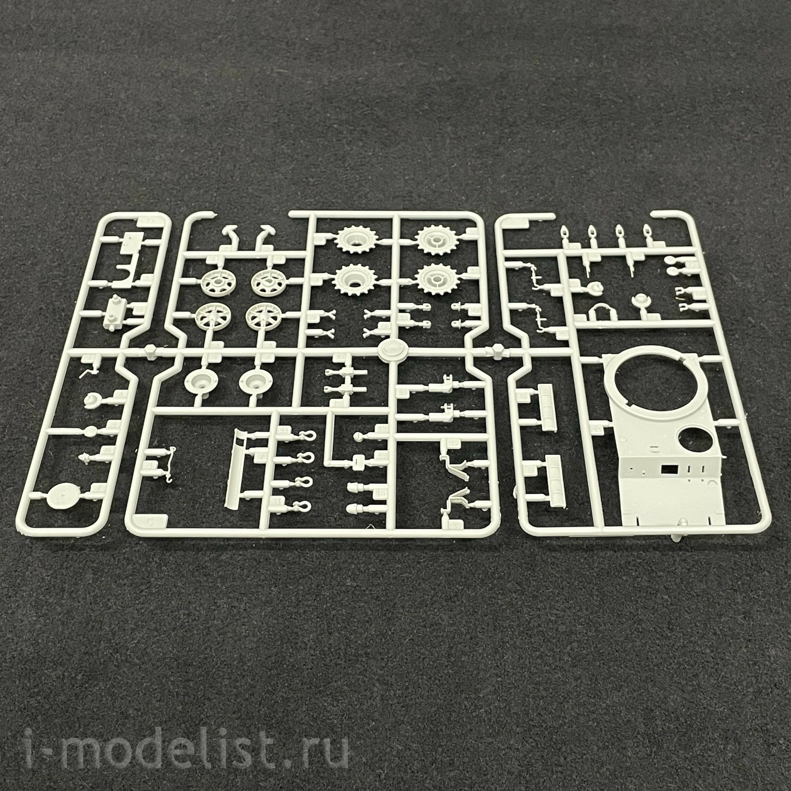 84814 Hobby Boss 1/48 Russian KV -1 Model 1942 Lightweight Cast Tank