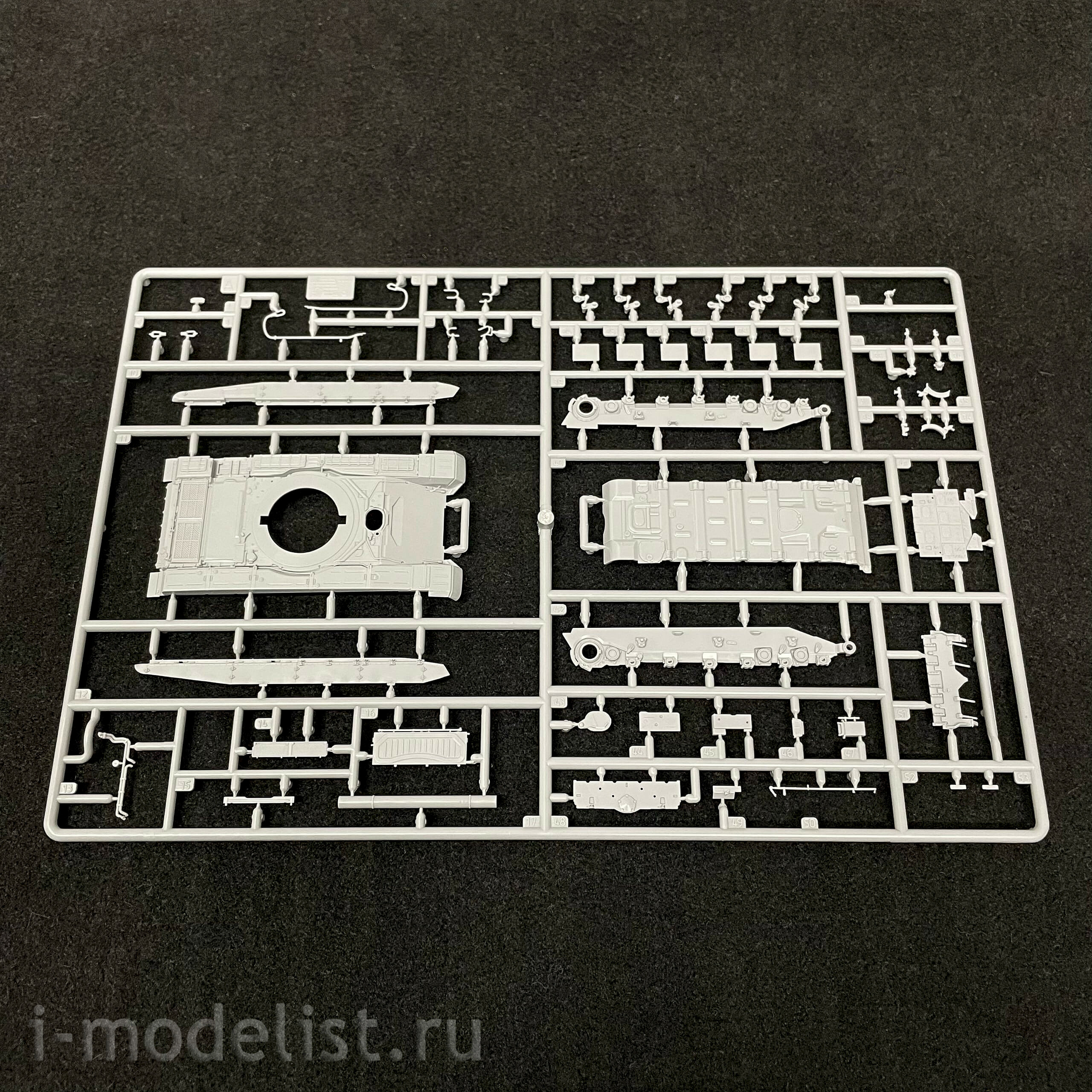 5071 Zvezda 1/72 Russian T-72BZ Main Battle Tank