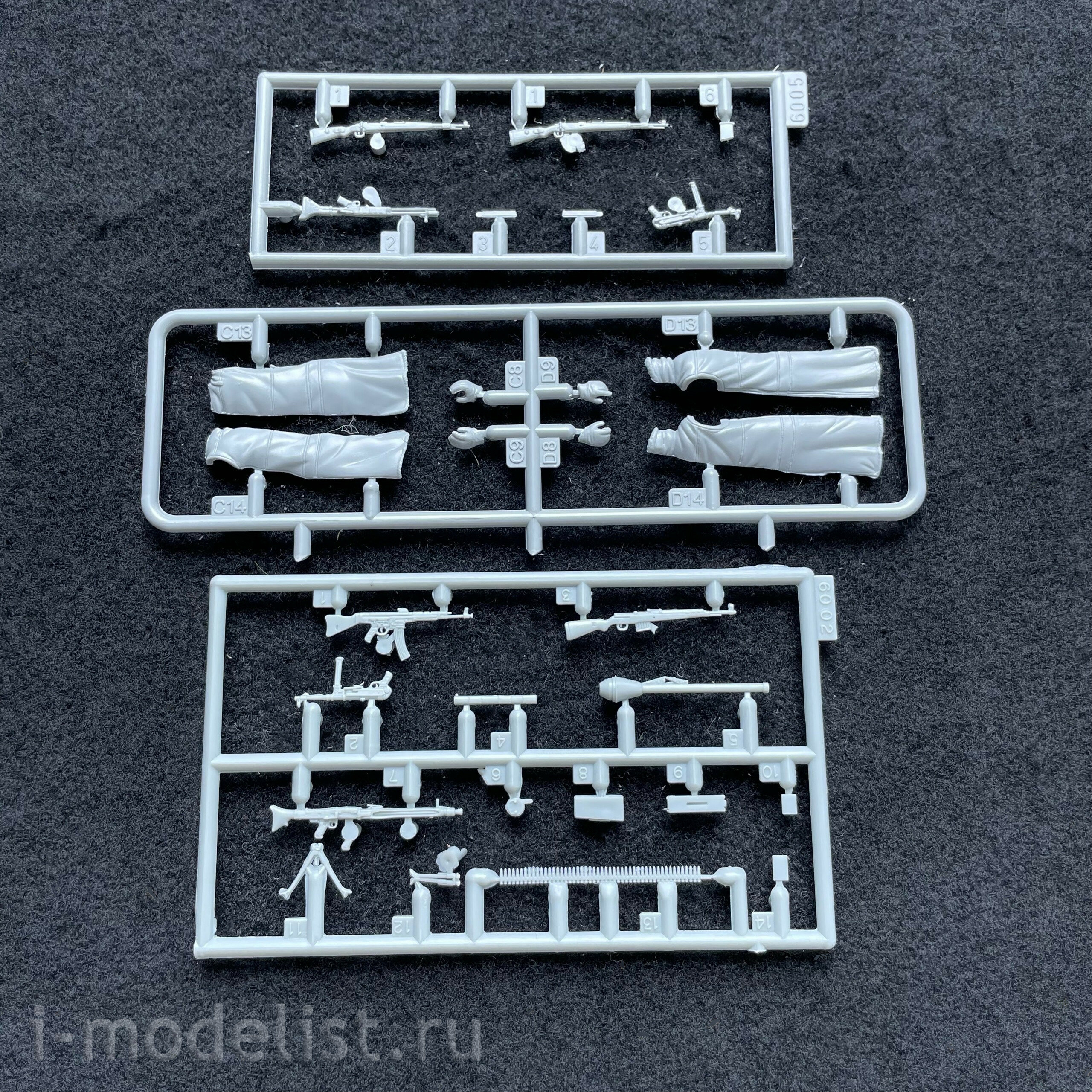 6518 Dragon 1/35 German Infantry in Wachtmantel, Leningrad 1943 (4 Figures Set)