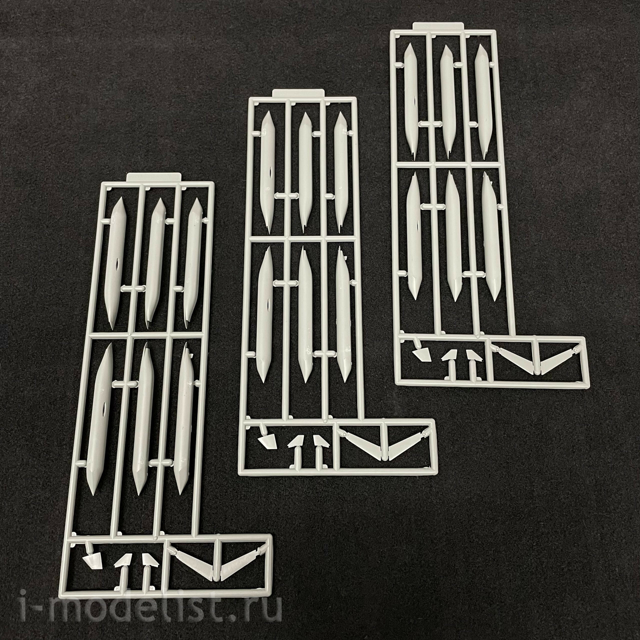UA72227 Modelcollect 1/72 American Missile System AGM-129 ACM Kit 18 pcs
