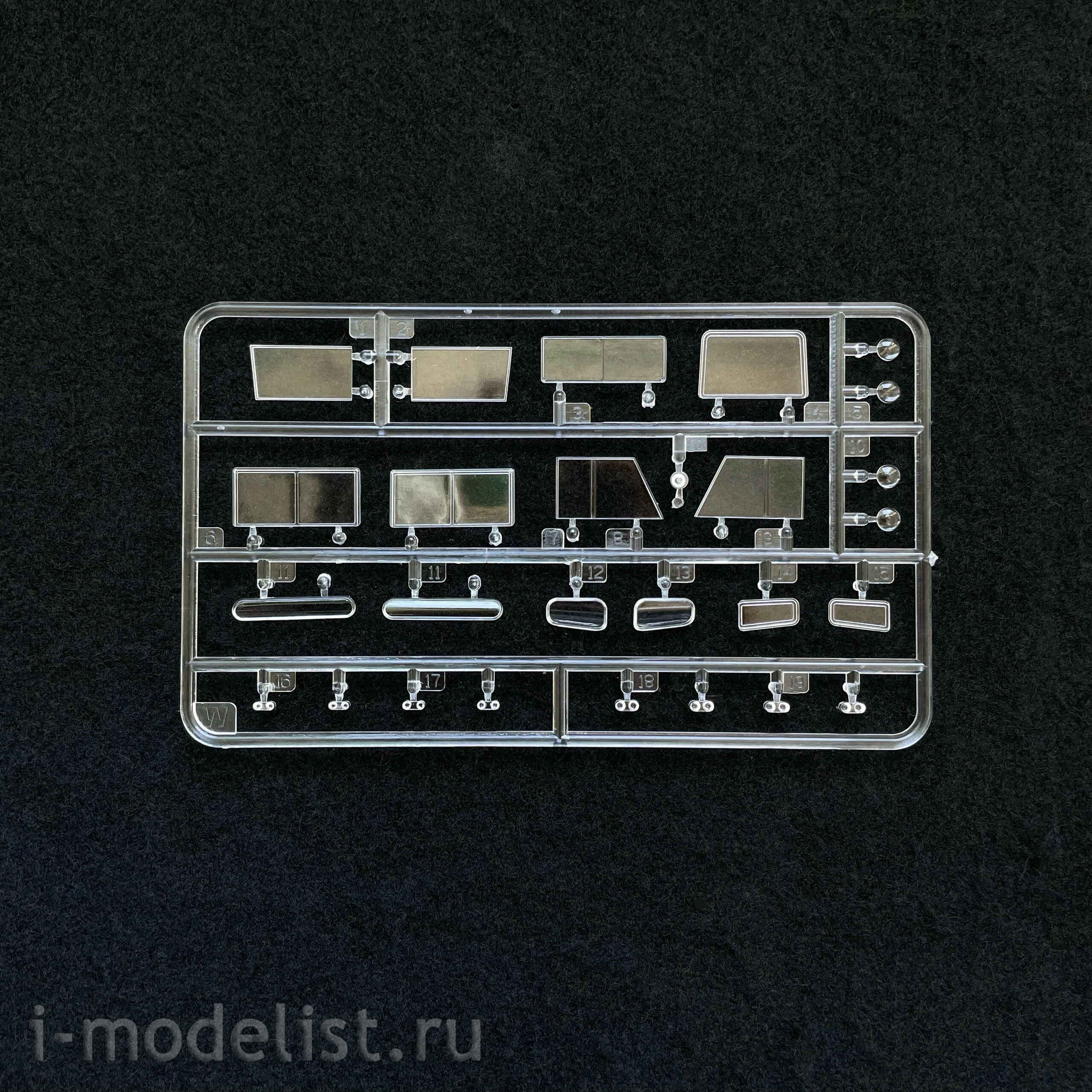 AK35012 AK Interactive 1/35 SUV Land Rover 88 Series IIA