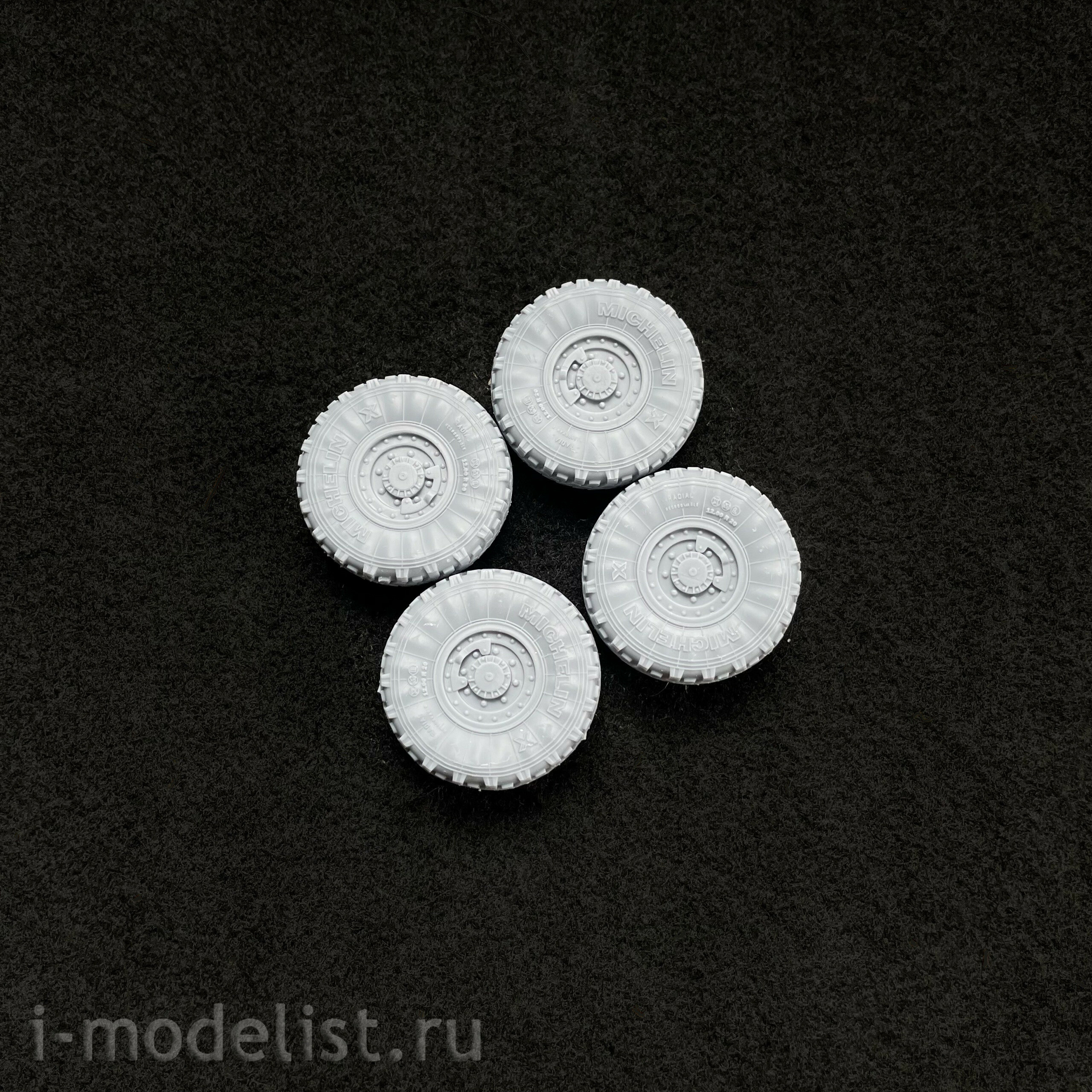 39010 SX-Art 1/35 Wheel Set US Stryker Michelin XML 12.00 R20 with drawdown (8pcs)