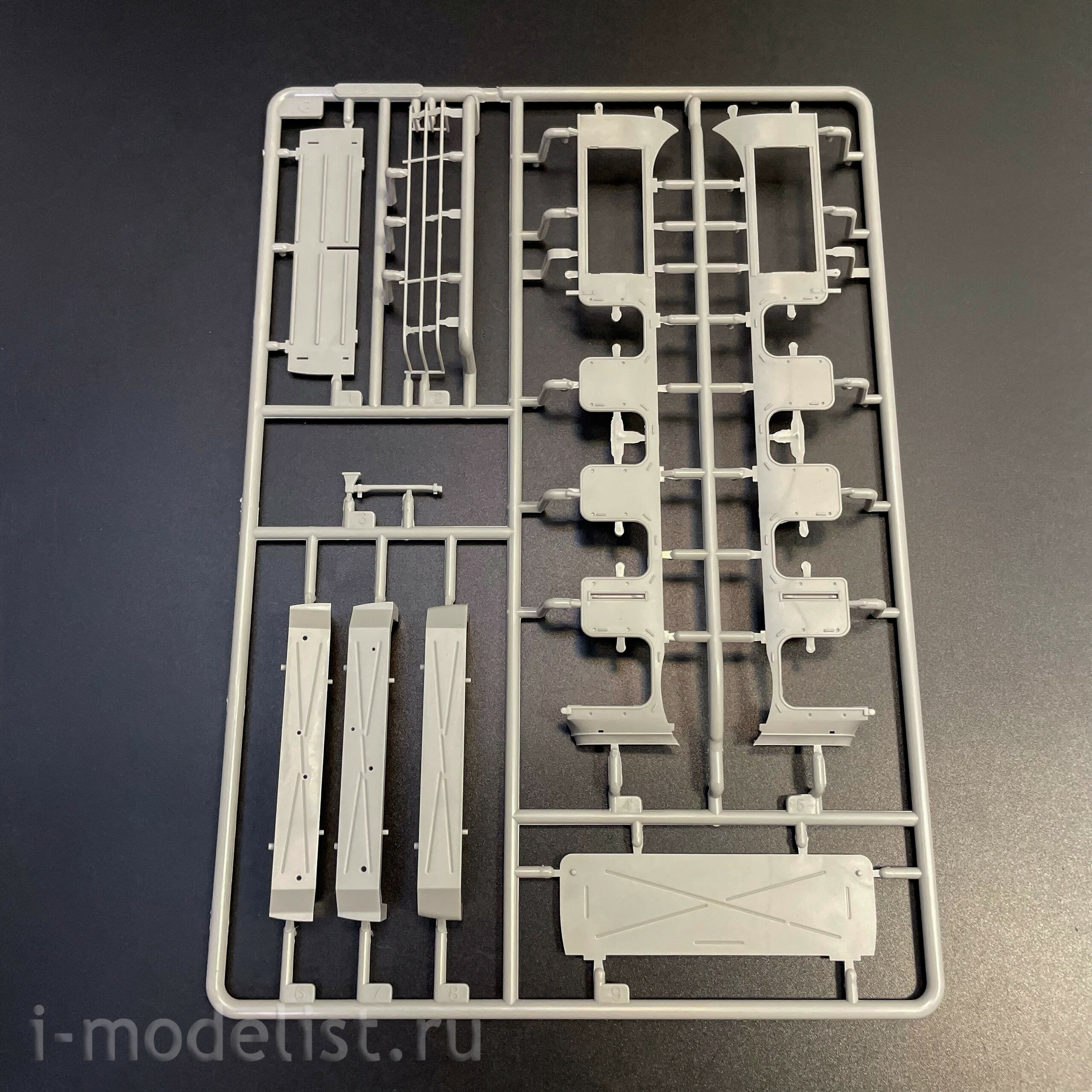 09575 Т$ач 1/35 Тяжелый тягач Schwerer Zugkraftwagen 18to Sd.Kfz. 9 (Артиллерийская версия)