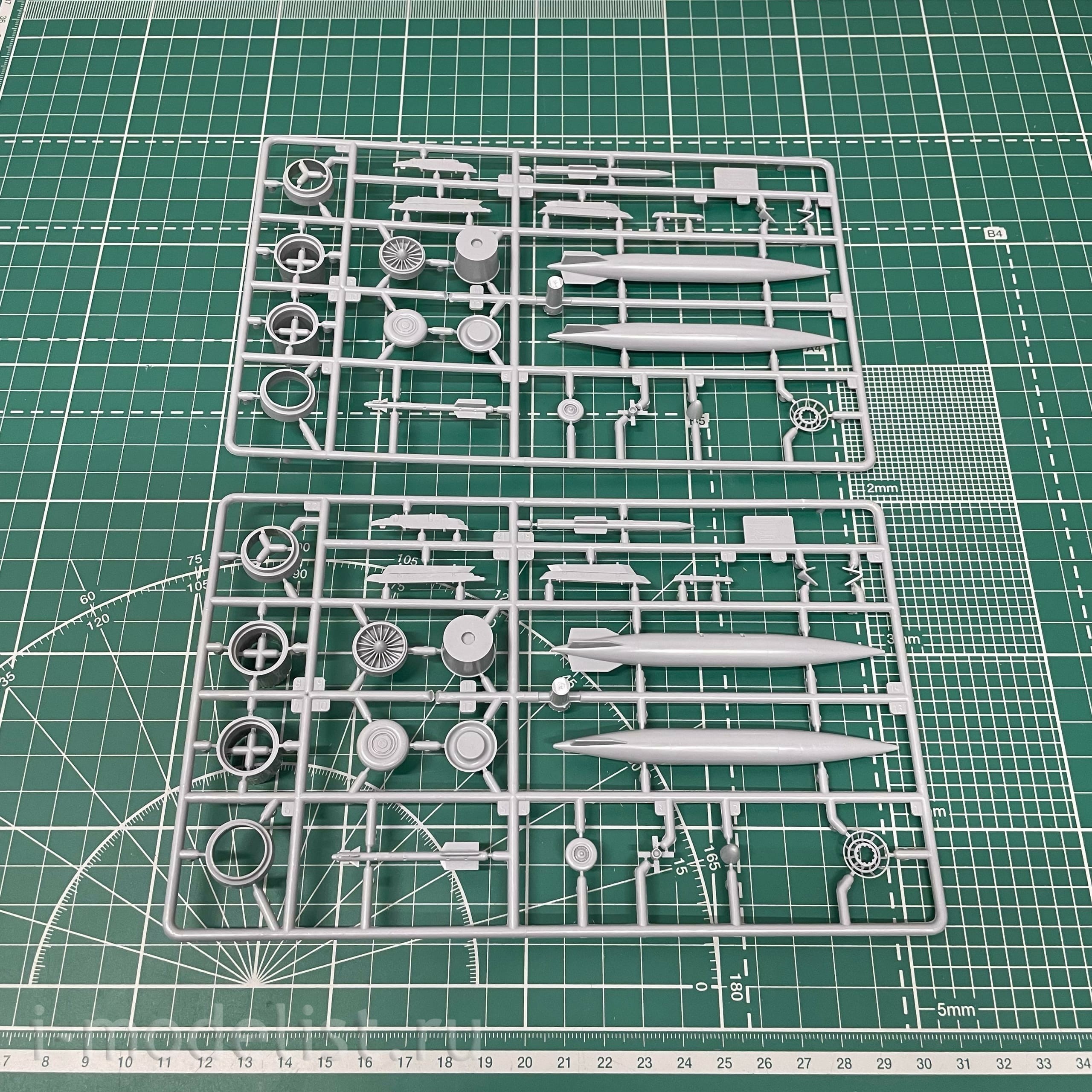 7319 Zvezda 1/72The fifth-generation Russian multifunctional fighter Su-57