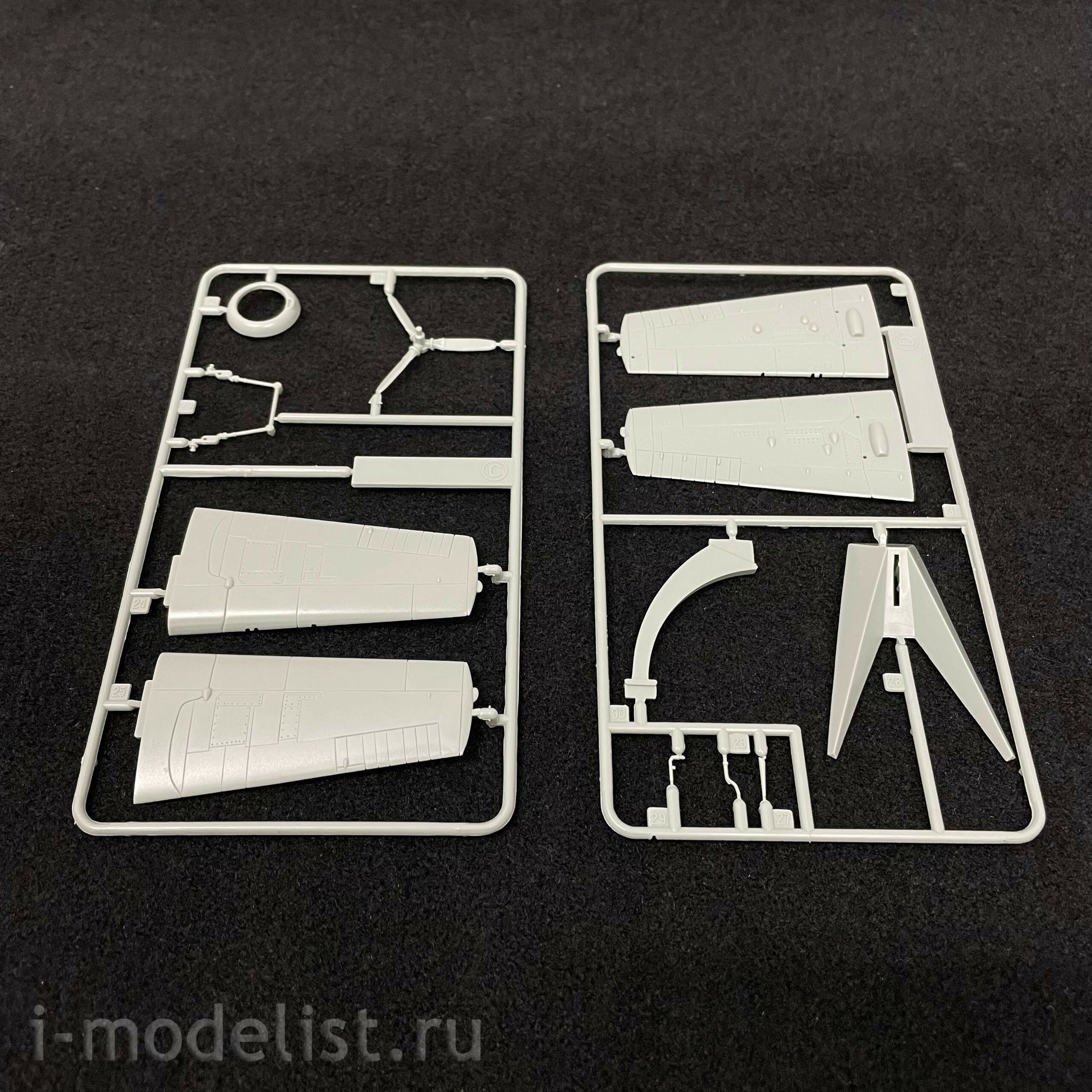 12451 Academy 1/72 F4F-4 Wildcat