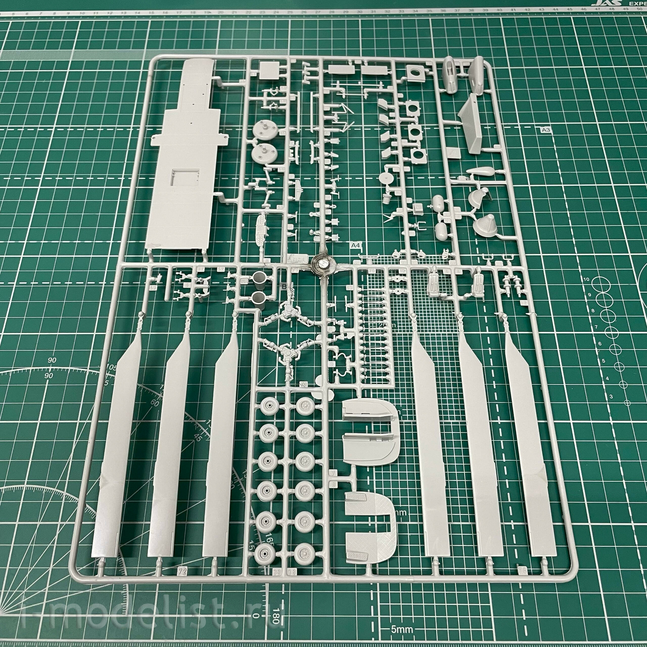 03876 Revell 1/72 American military transport helicopter MH-47 Chinook