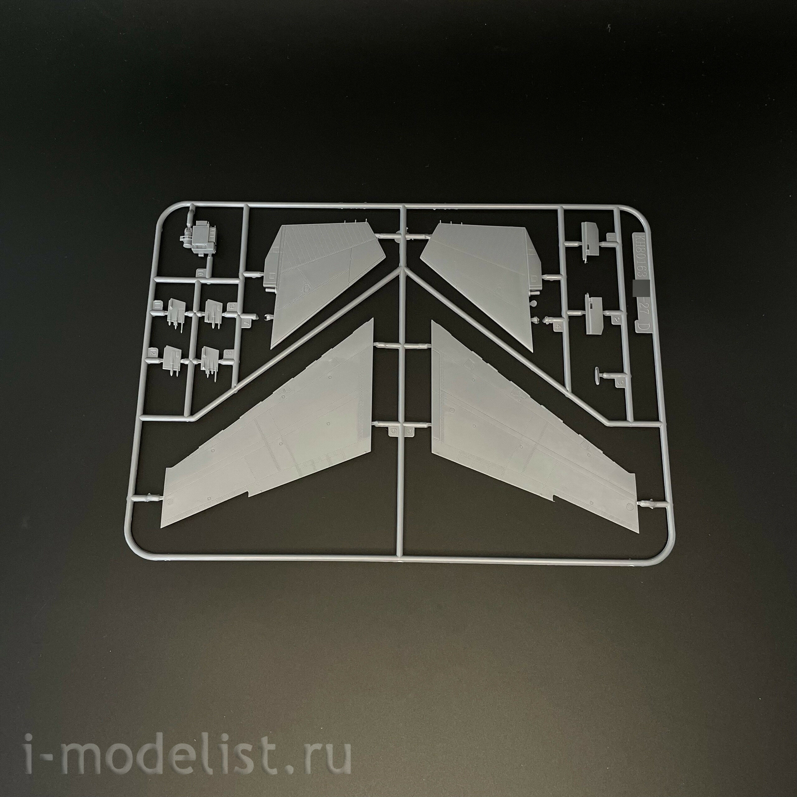 KH80168 Zimi Model 1/48 Российский истребитель С-27УБ (Flanker-C)