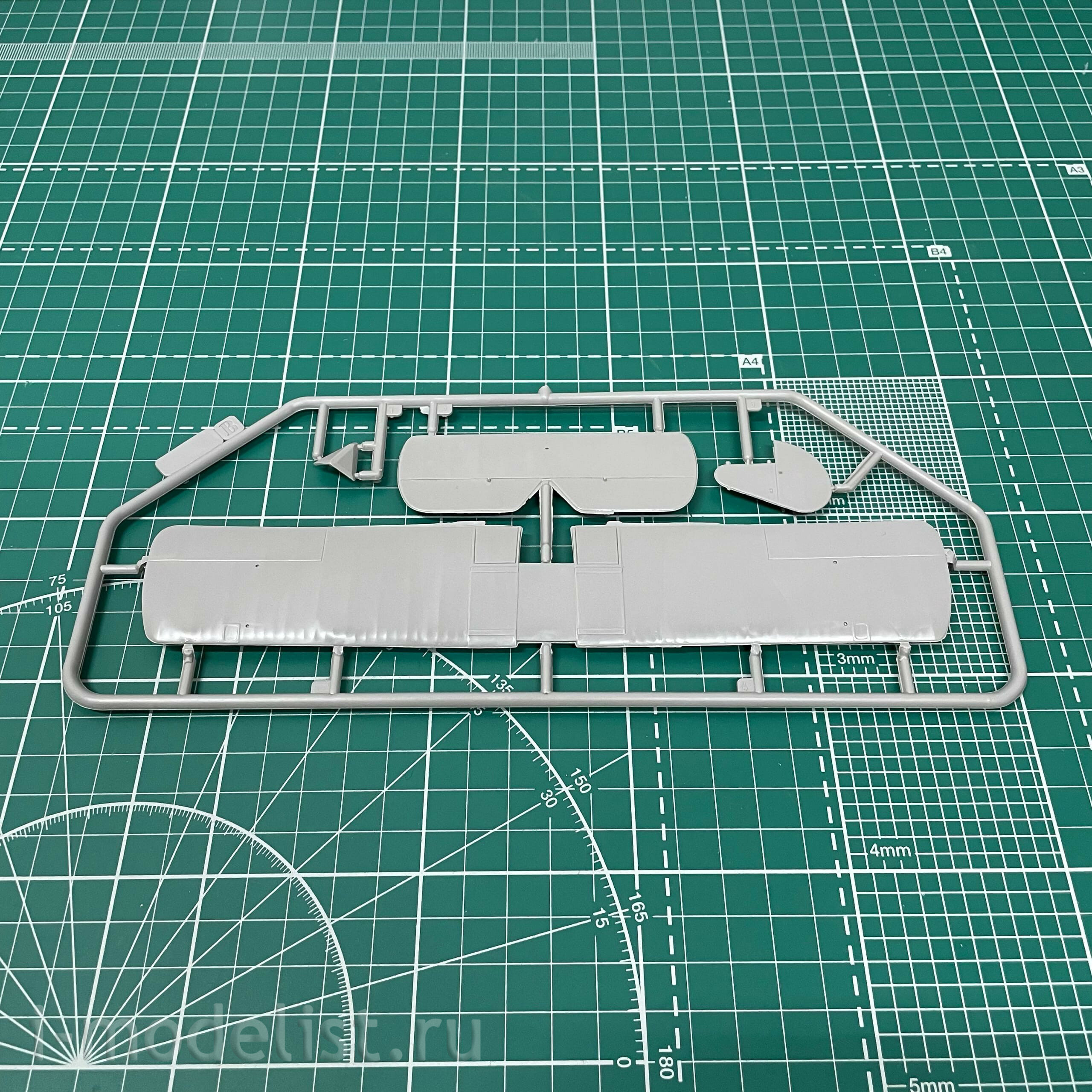 402 Roden 1/48 Plane Sopwith 1 1/2 STRUTER