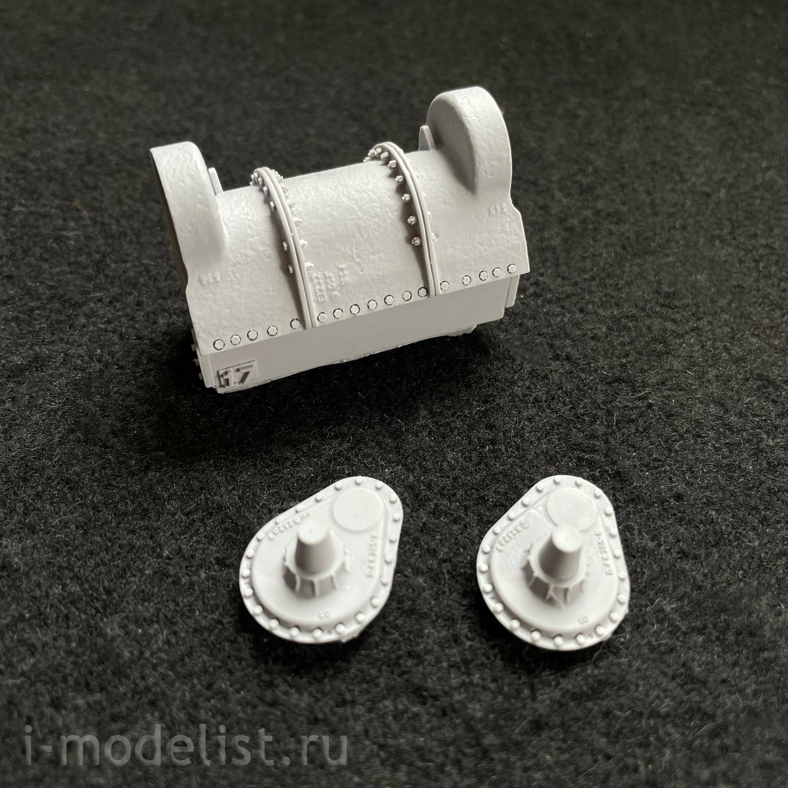 35017 Fury Models 1/35 M4 Sherman Tank Assembly Kit (Early)