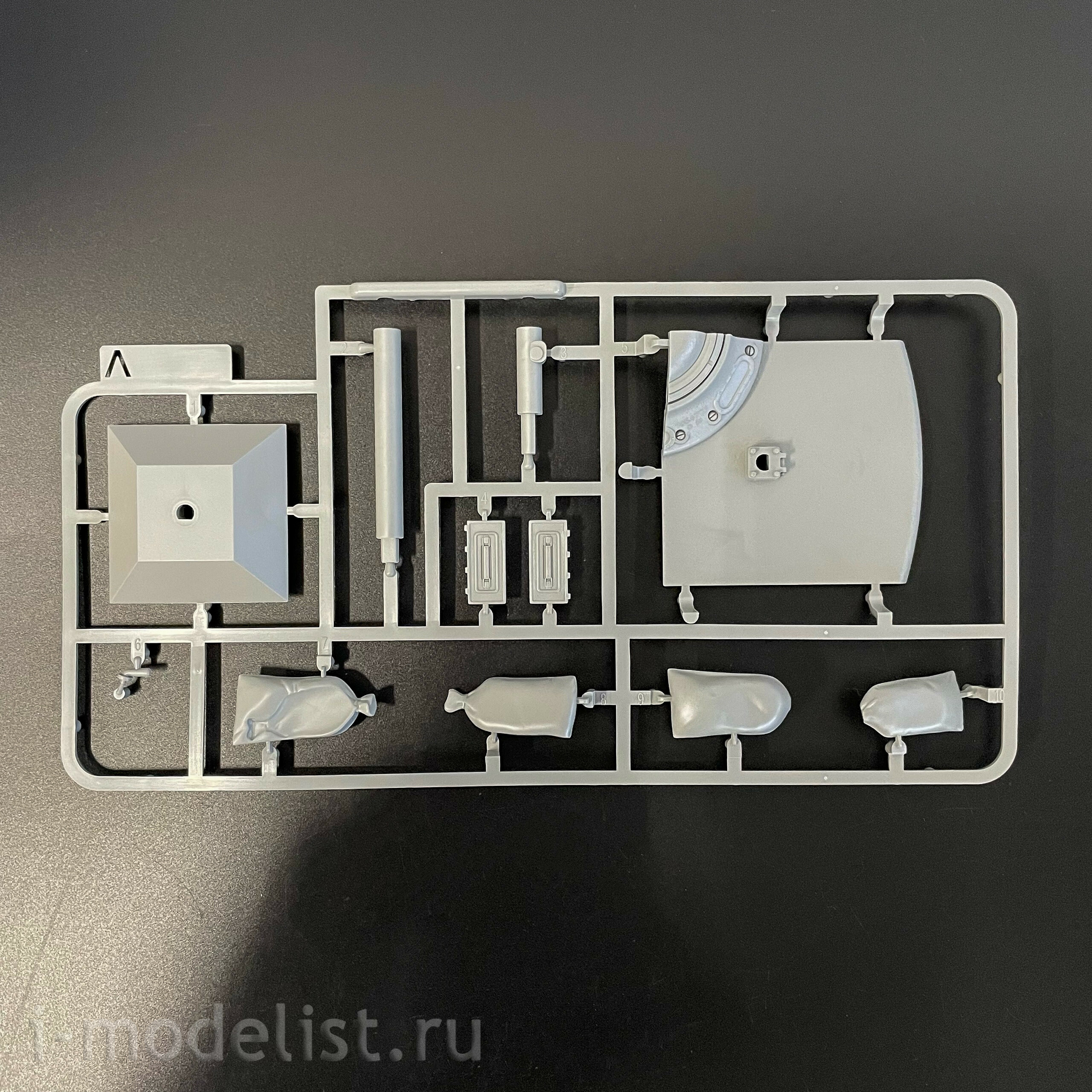 2205W Takom 1/35 Набор Sherman Box: M4A1 (76w) HVSS + M1 Super Sherman + фигура члена экипажа танка армии США в 1/16 масштабе