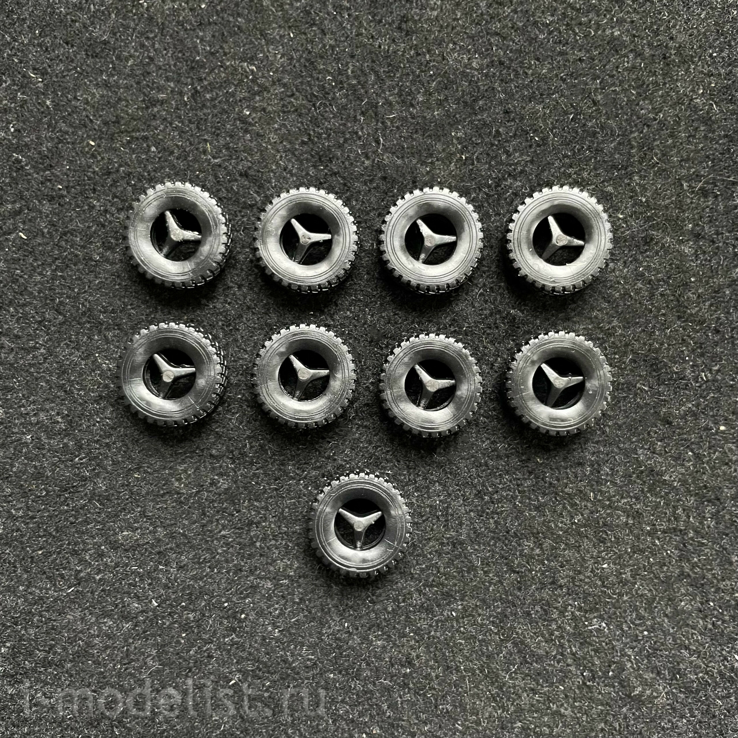 5019 Takom 1/72 Tractor M1070