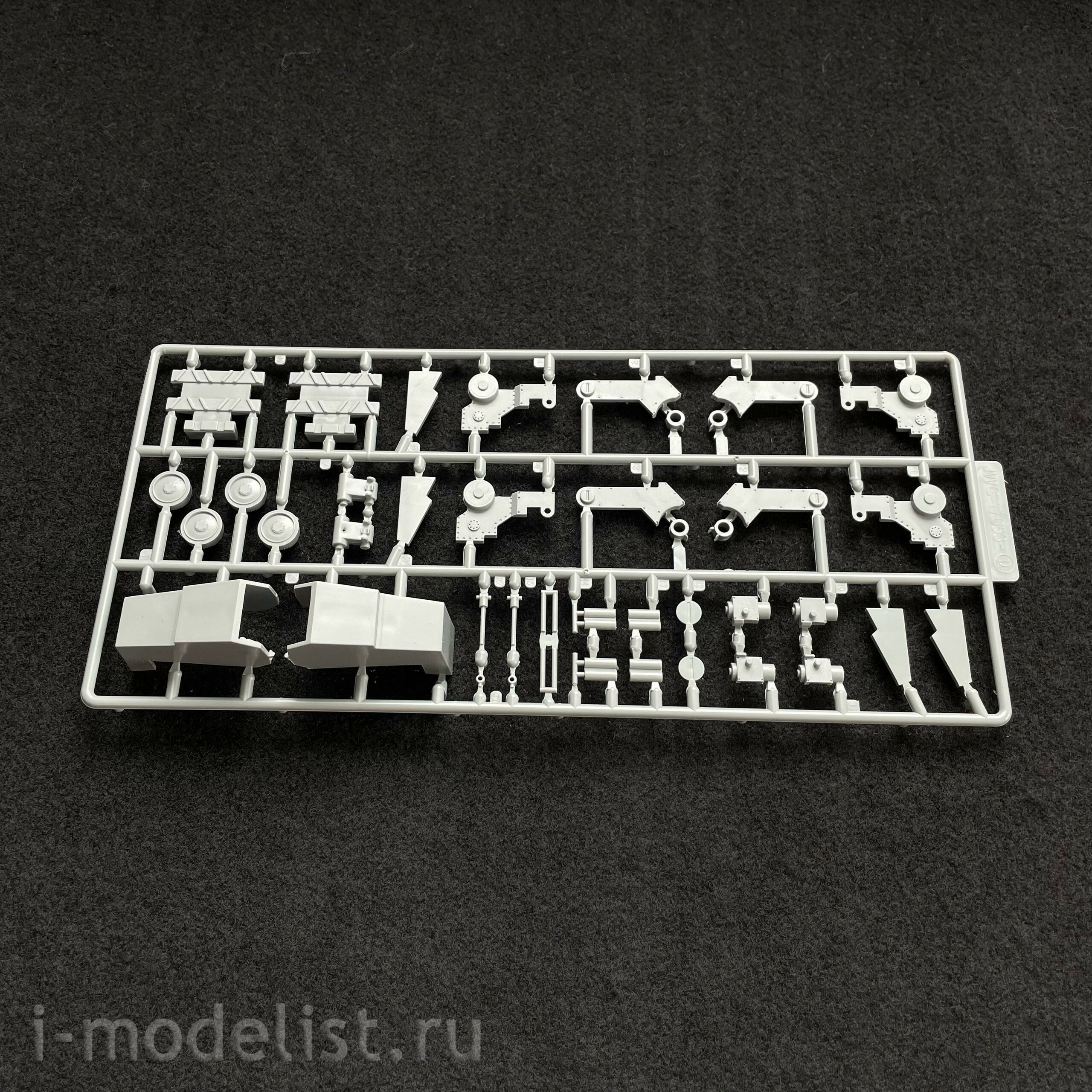 UA72350 Modelcollect 1/72 