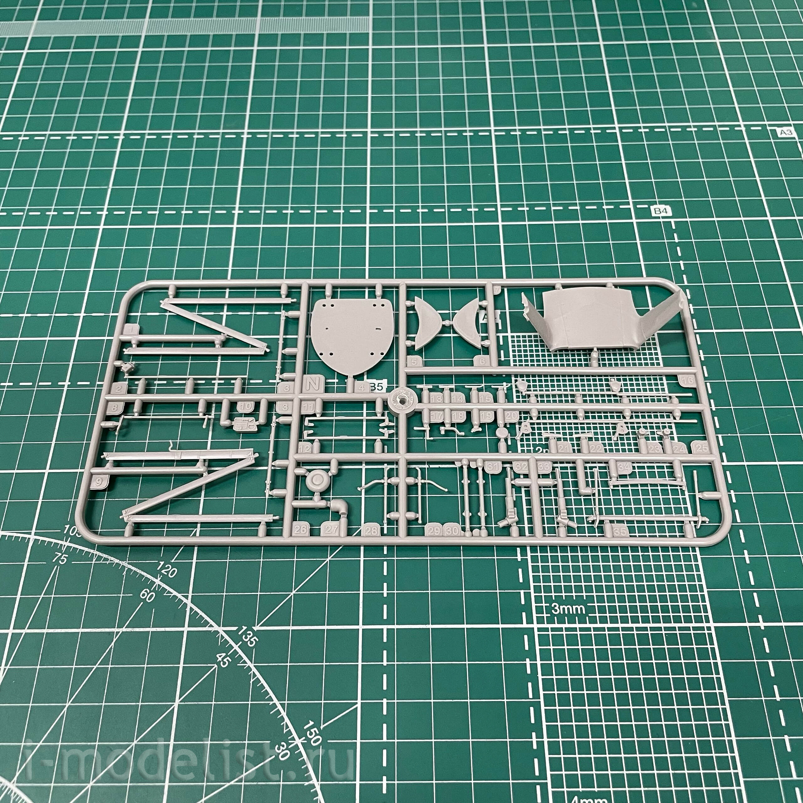 631 Roden 1/32 Boeing Stearman PT-17 Kaydet Aircraft
