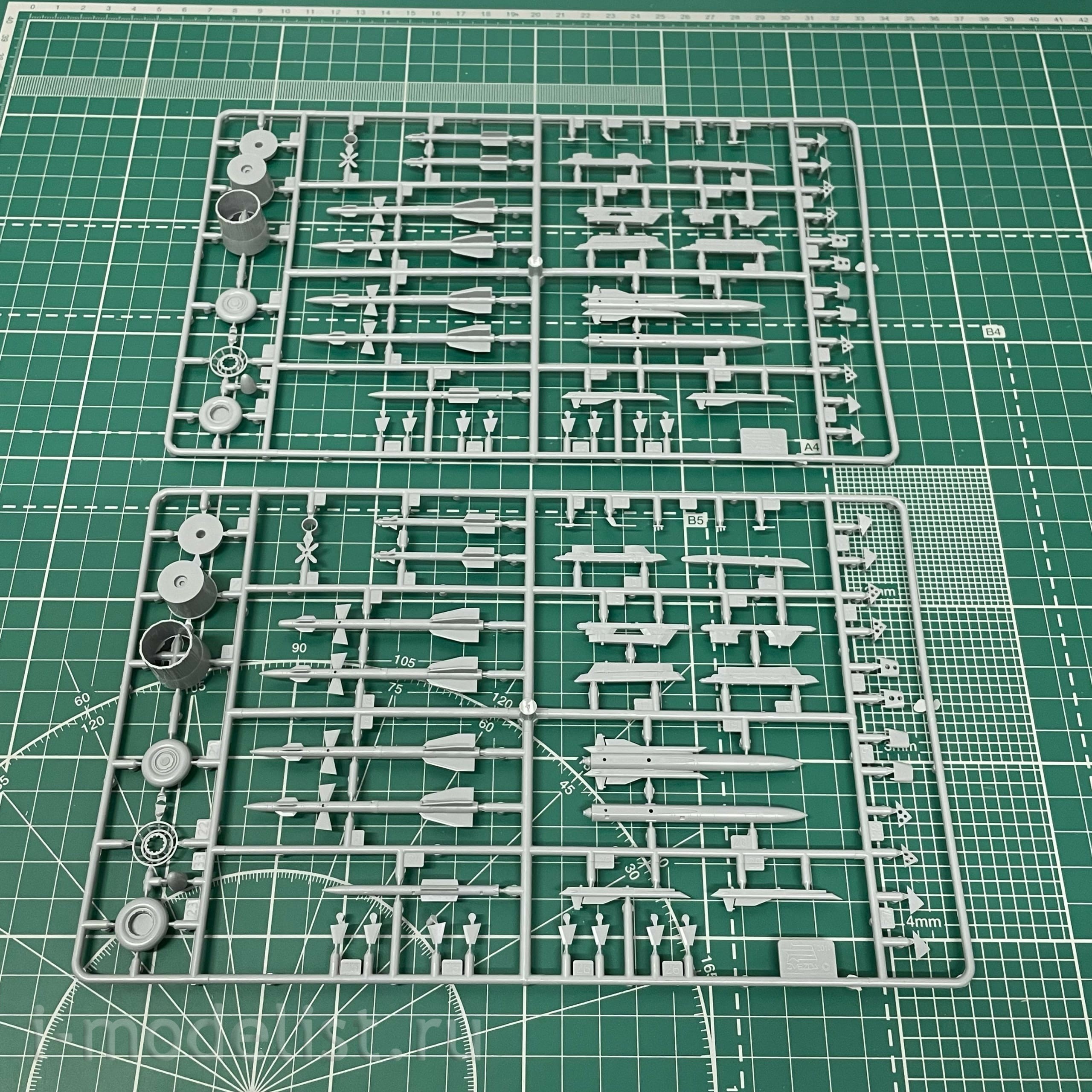 7297 Zvezda 1/72 Su-33 (Russian carrier-based fighter)