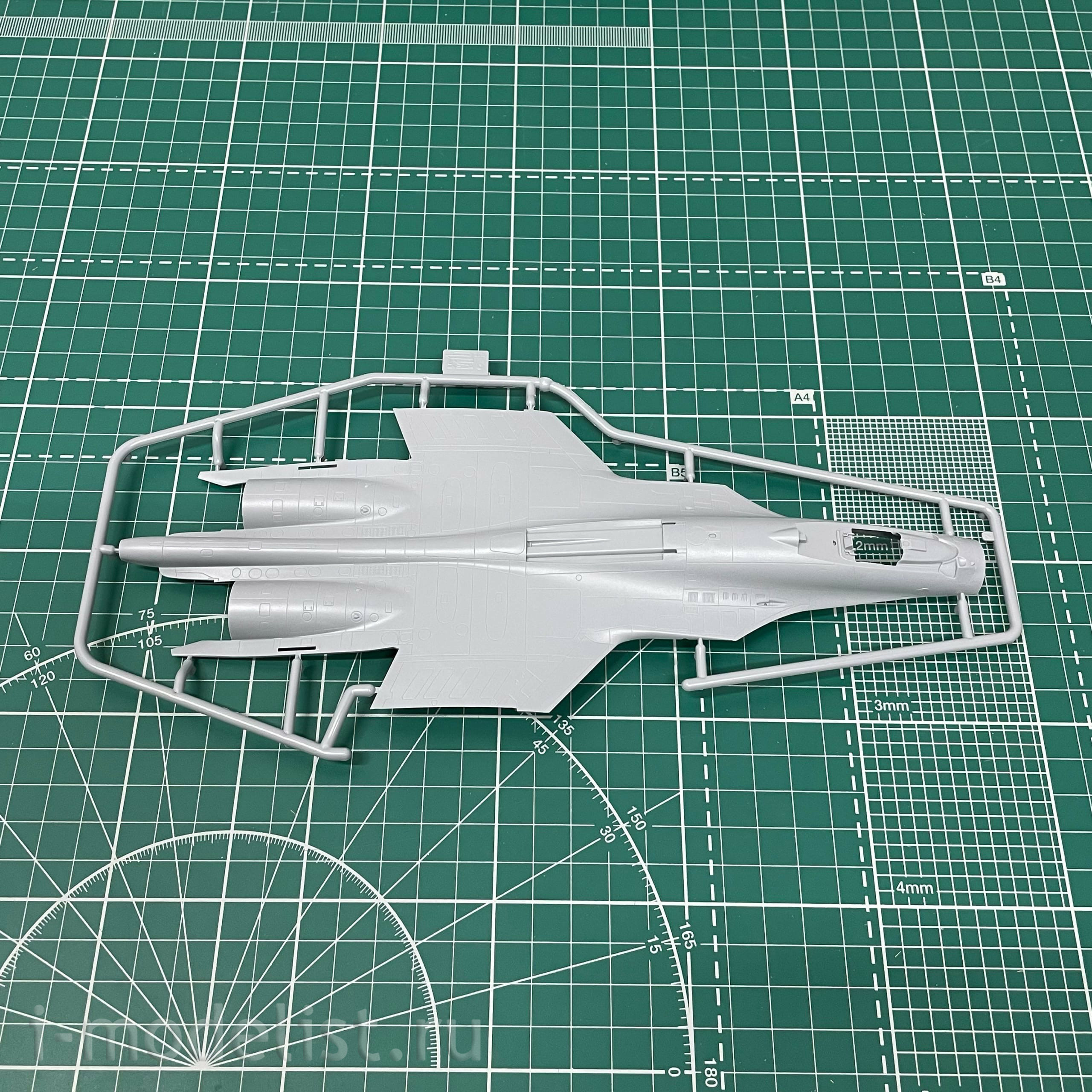 7297 Zvezda 1/72 Su-33 (Russian carrier-based fighter)