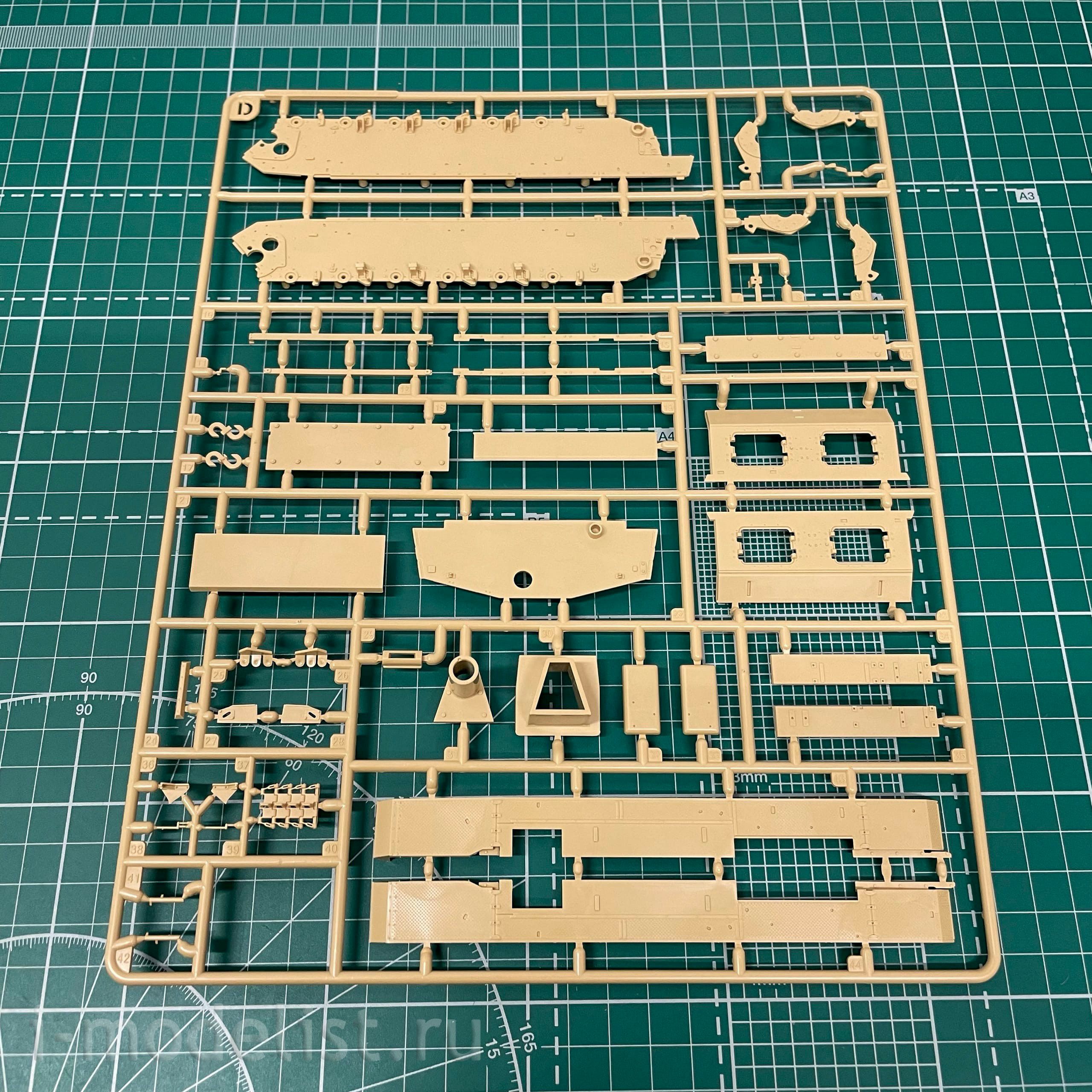 RM-5073 Rye Field Model 1/35 StuG III Ausf. G Early type with full interior and working tracks