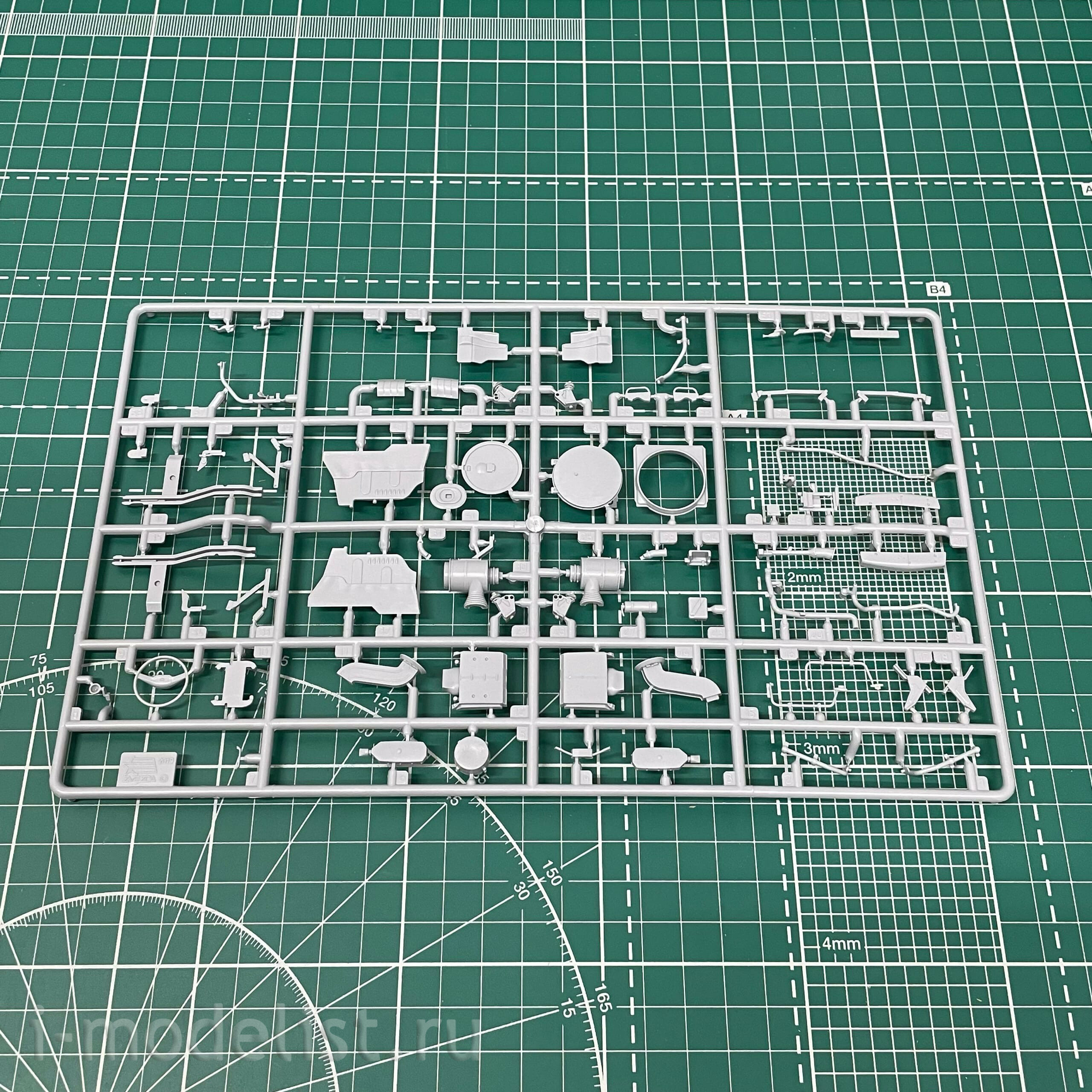 3697 Zvezda 1/35 Russian three-axle truck 