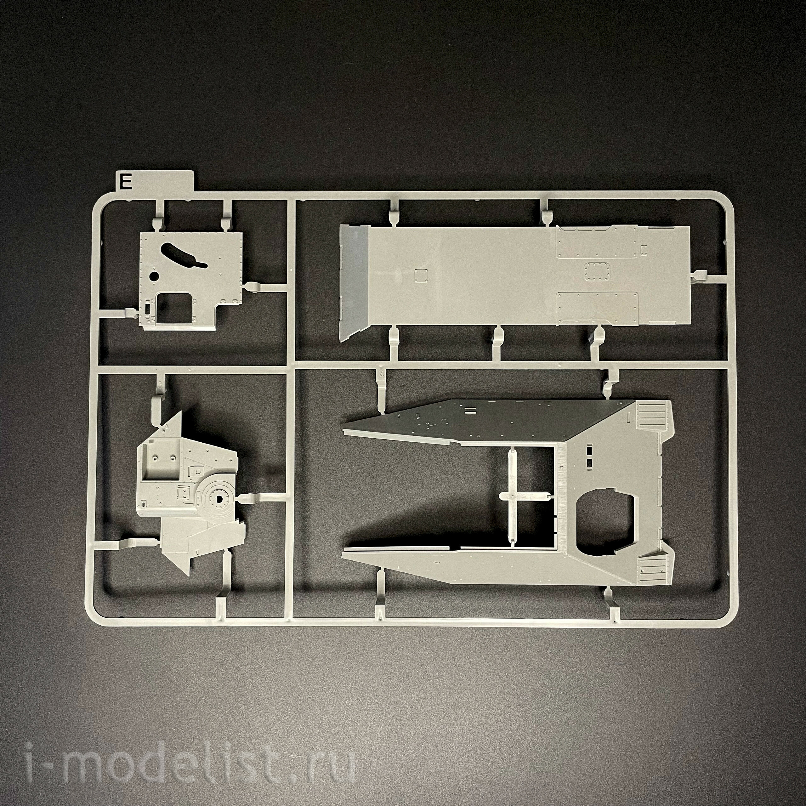 2181 Takom 1/35 Командирская версия Jagdpanzer 38(t) с полным интерьером