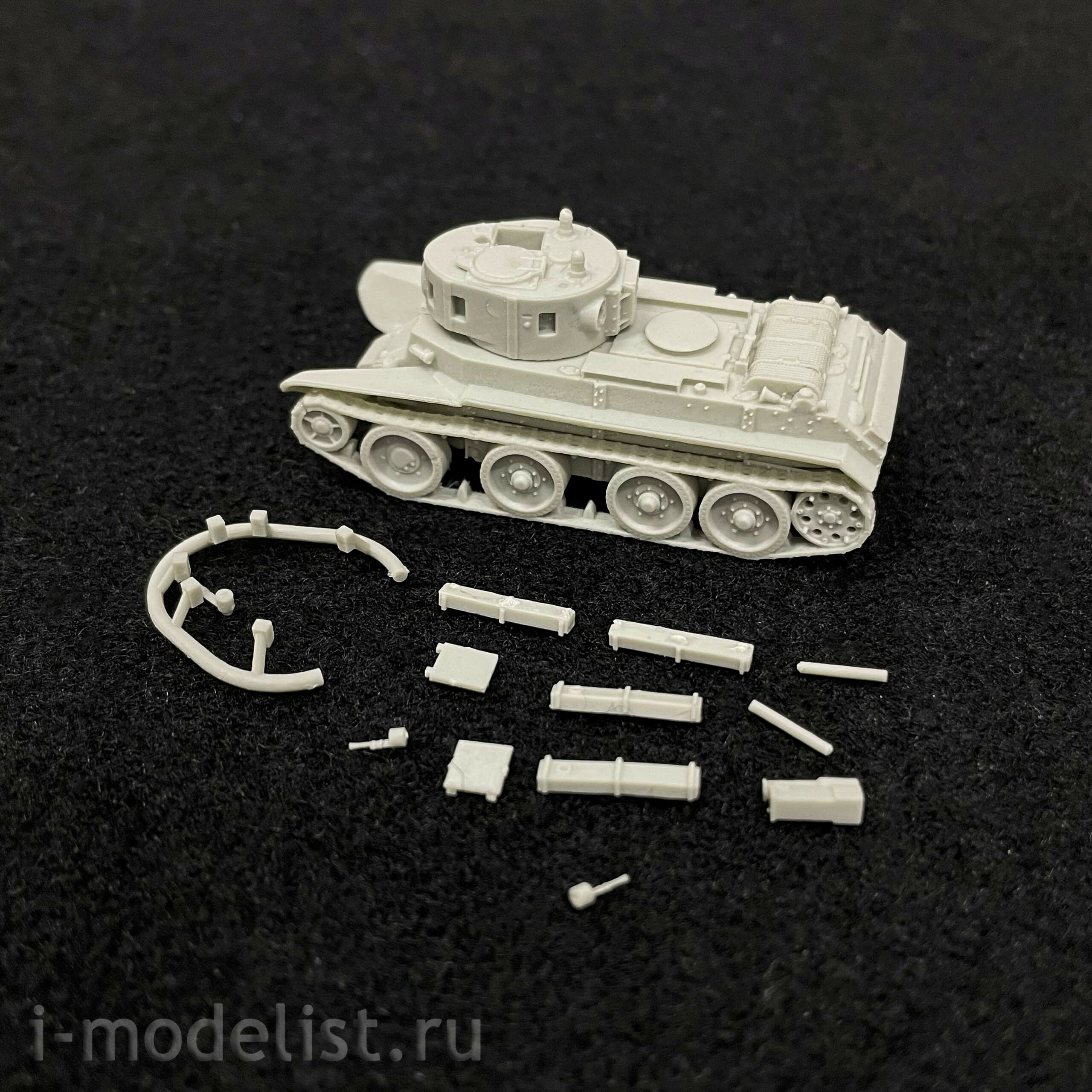 100165 Zebrano 1/100 Soviet Light Tank BT-7A with radio