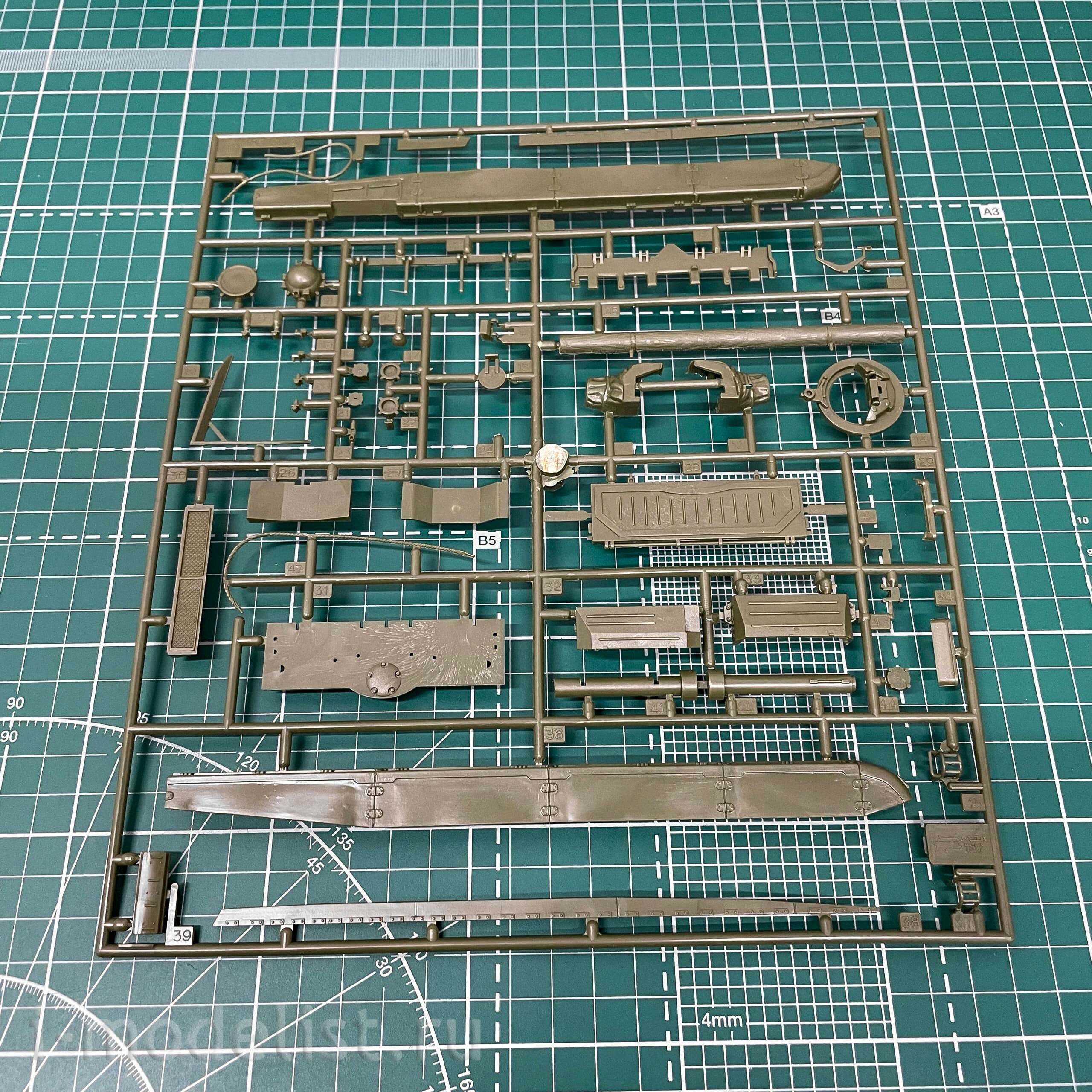 Zvezda 3552 1/35 T-72A