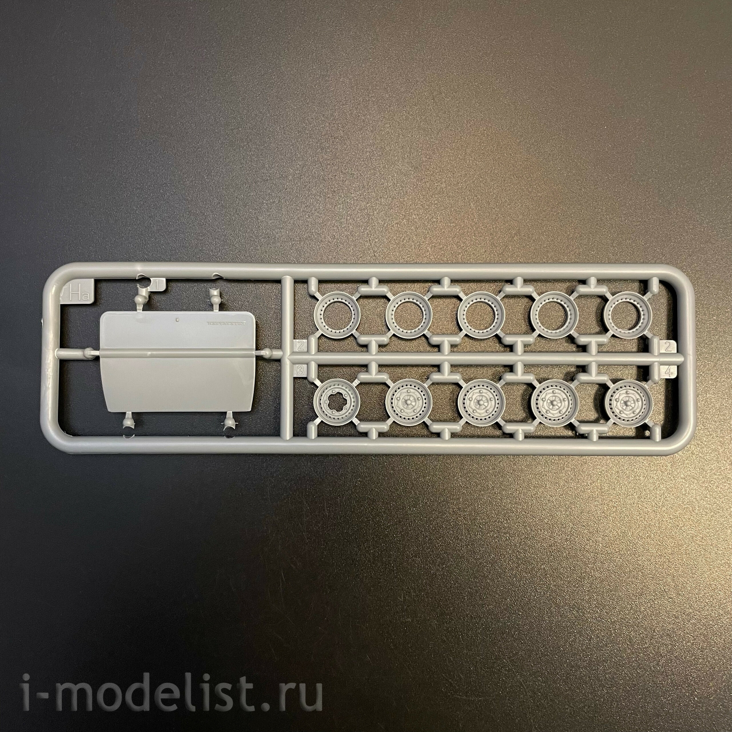 AK35025 AK Interactive 1/35 Коммерческий фургон T2 1972 года