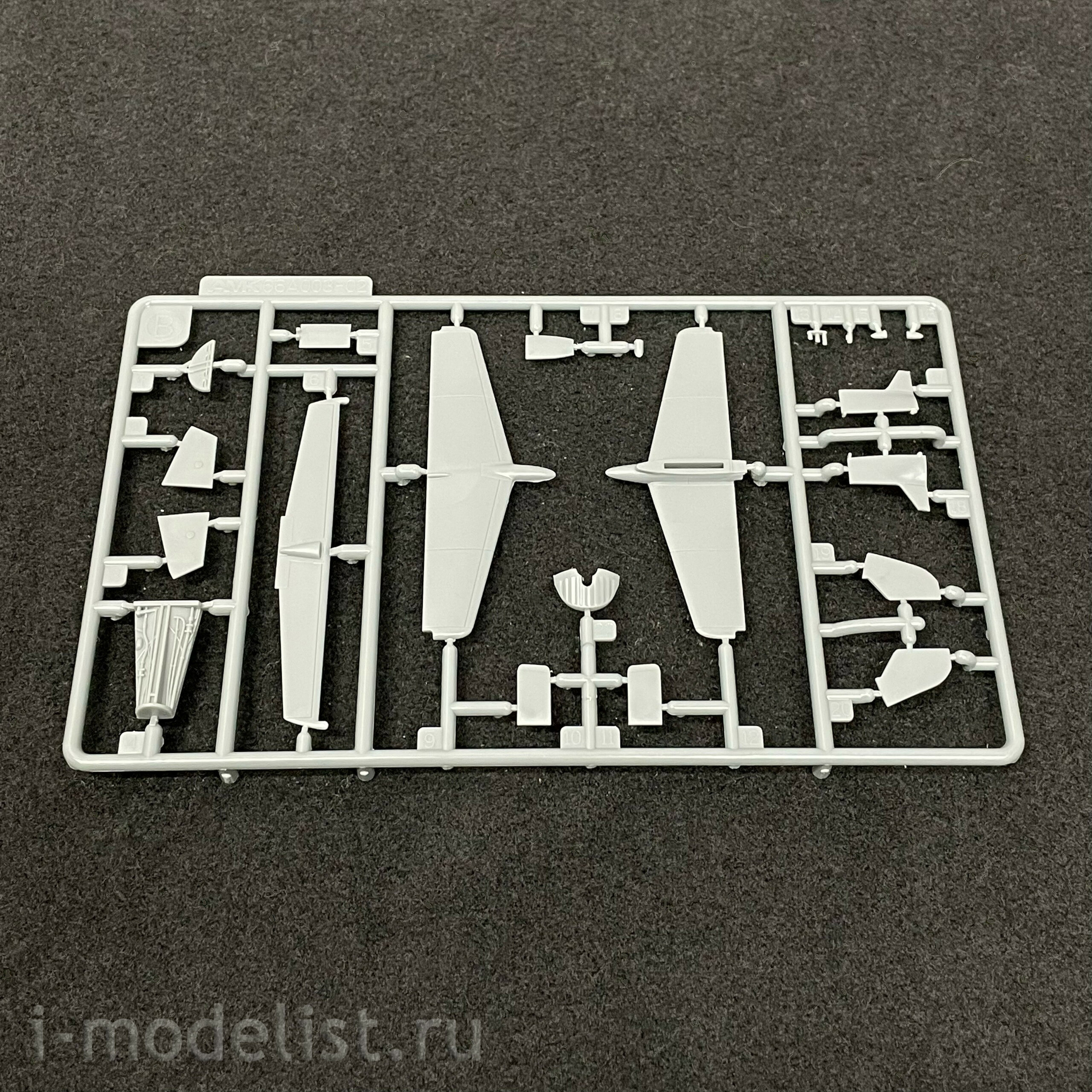 88002 AMK 1/48 Aero L-29 Delfin